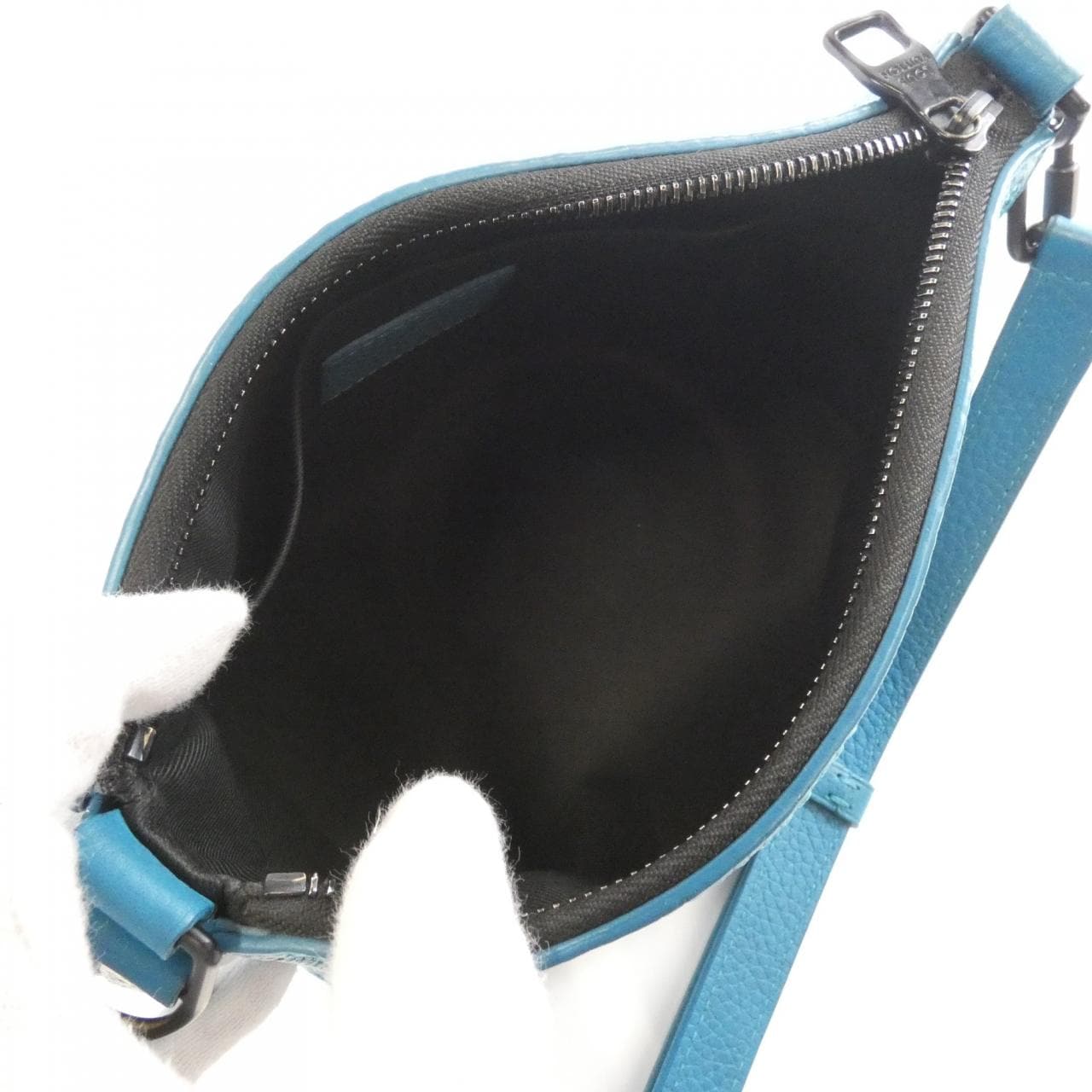 LOUIS VUITTON Taurillon Monogram Triangle Messenger M55925 肩背包