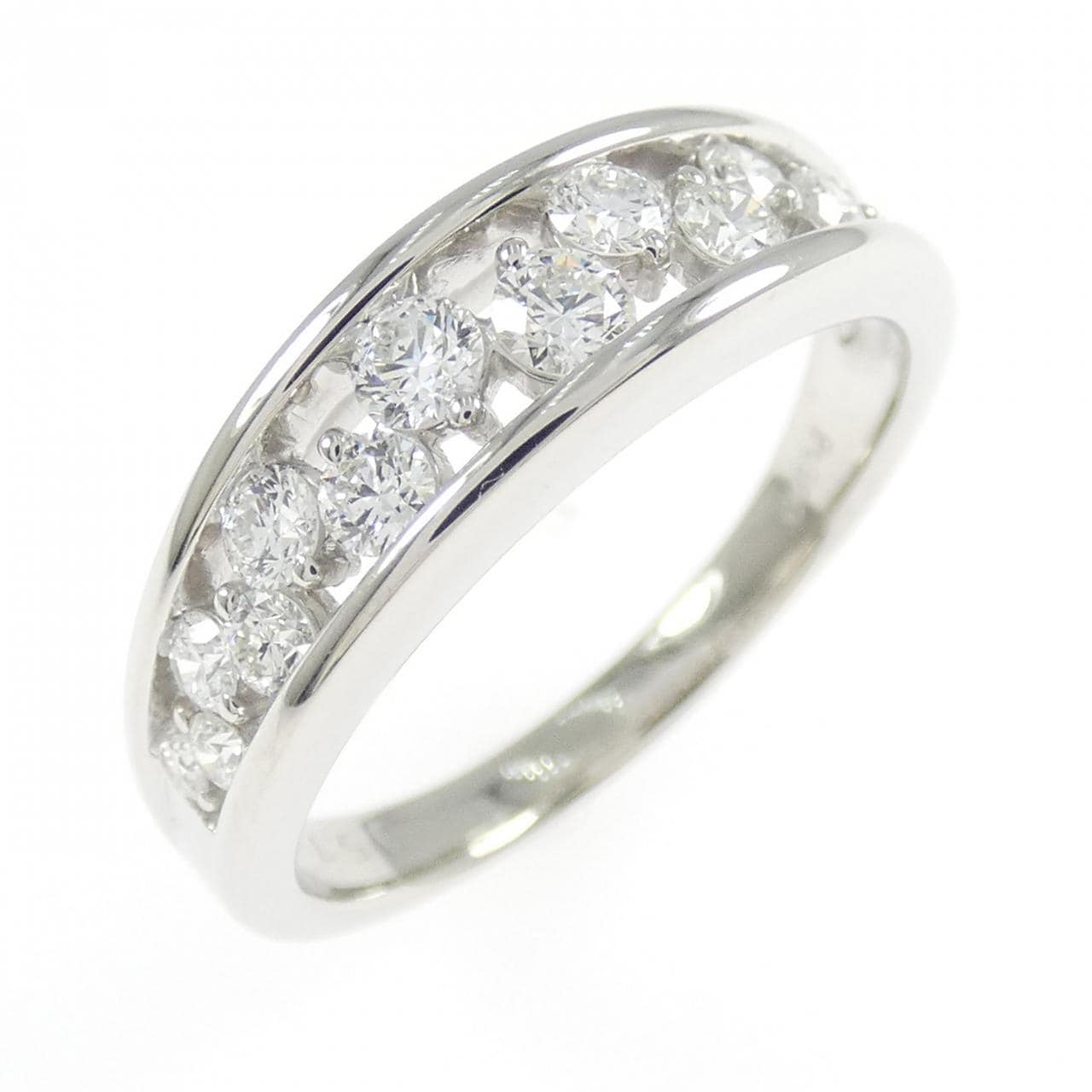 PT900 Diamond ring 0.57CT