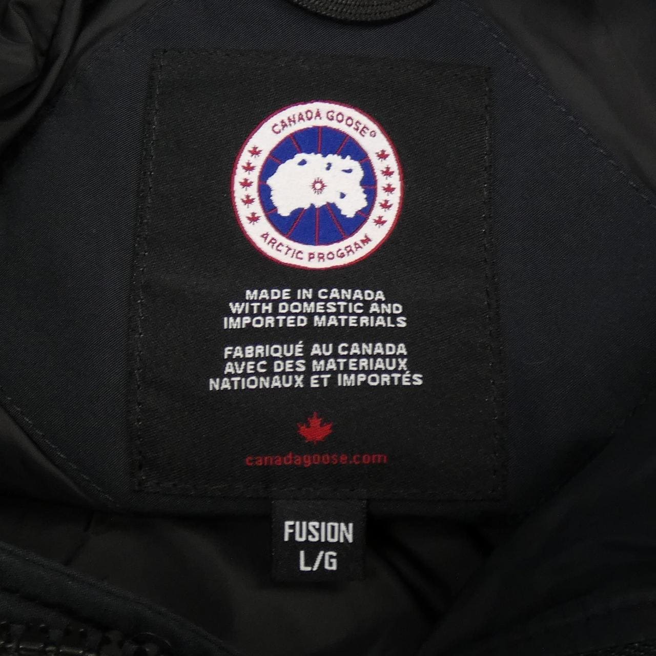 加拿大鹅CANADA GOOSE羽绒服