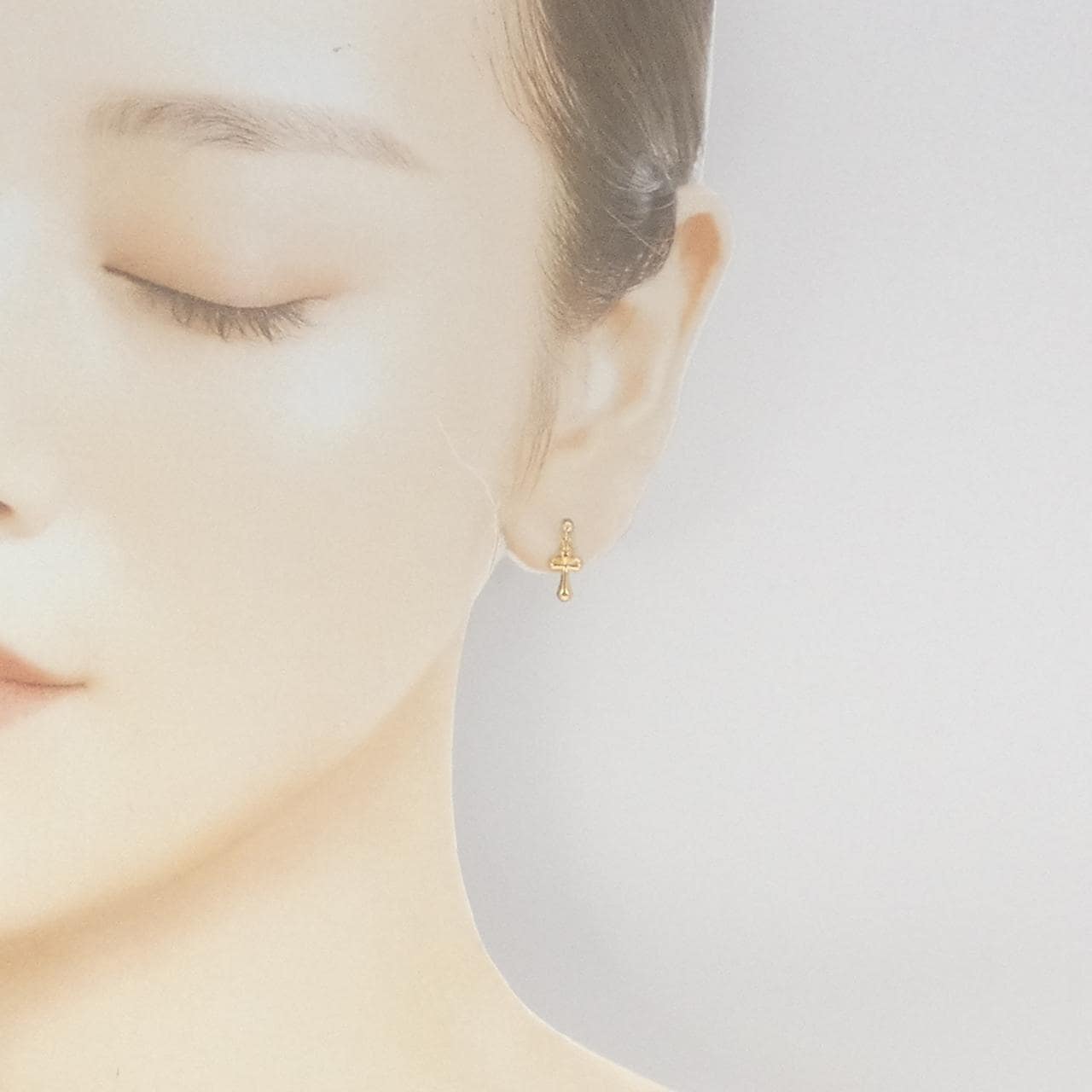 [BRAND NEW] K18YG cross earrings