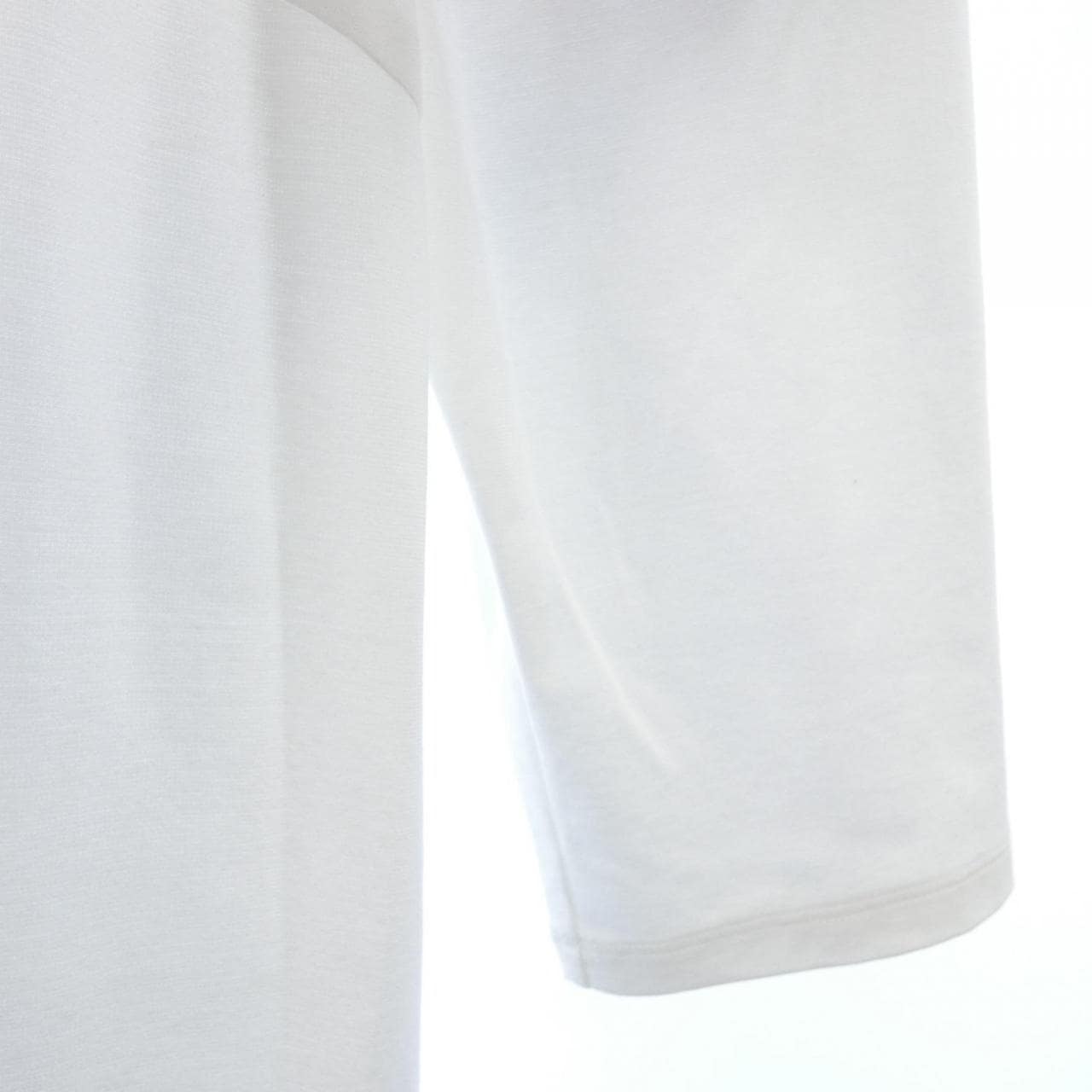 トゥービーシック TO BE CHIC Tシャツ