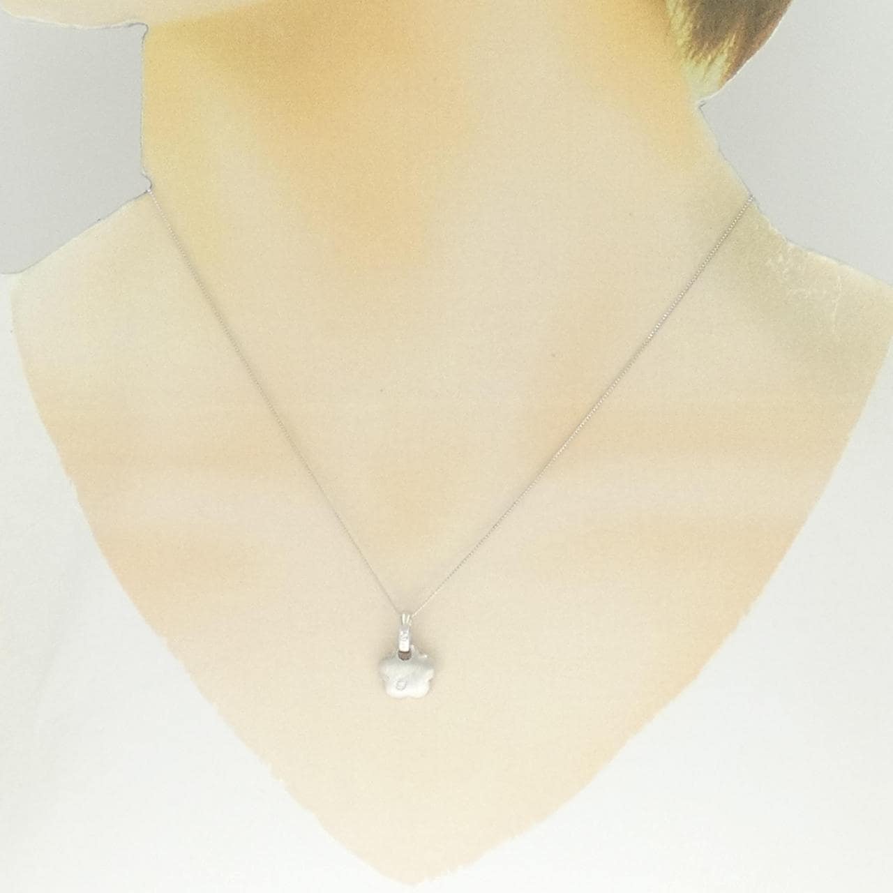 750WG/K18WG フラワー ダイヤモンド ネックレス 0.02CT