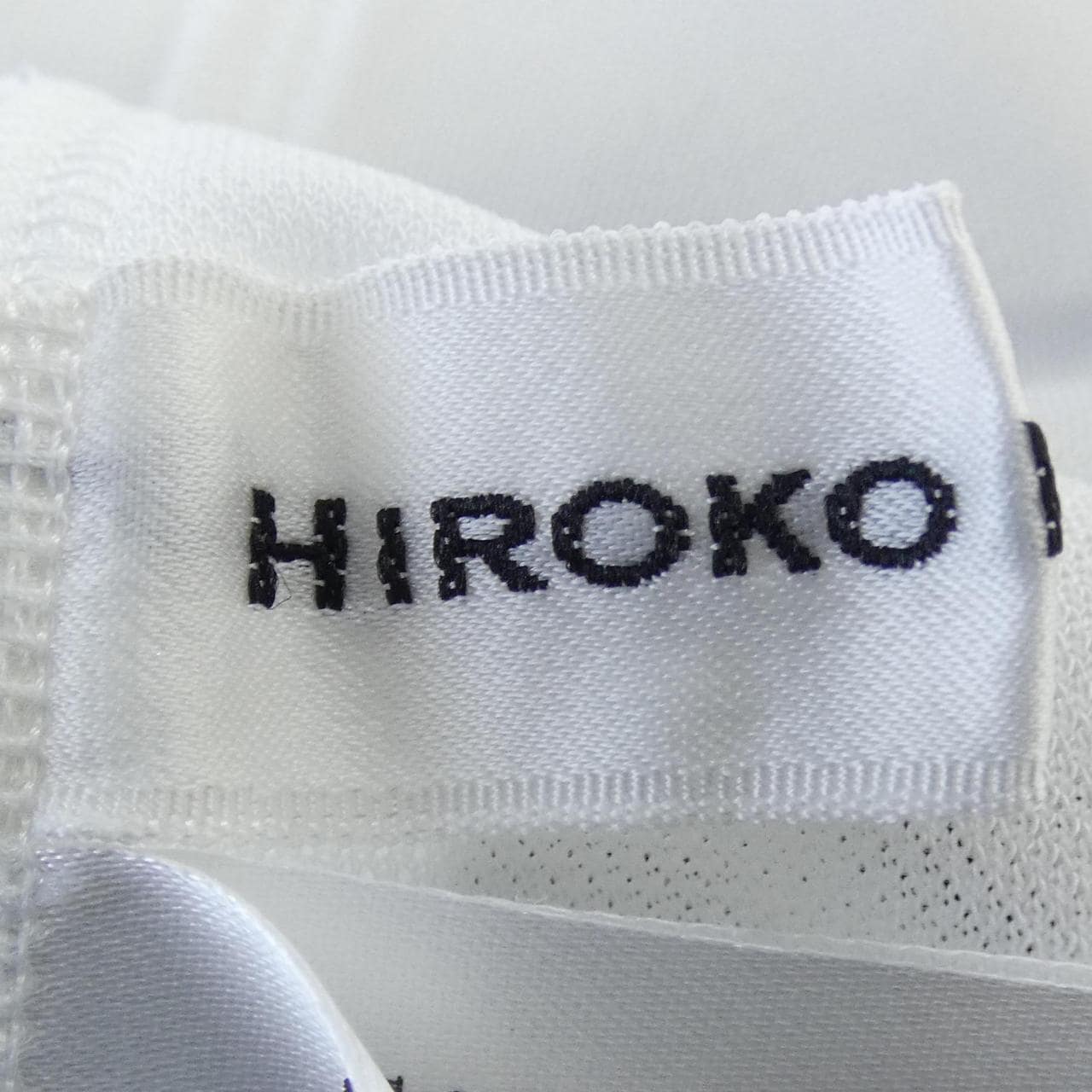 ヒロココシノ HIROKO KOSHINO トップス