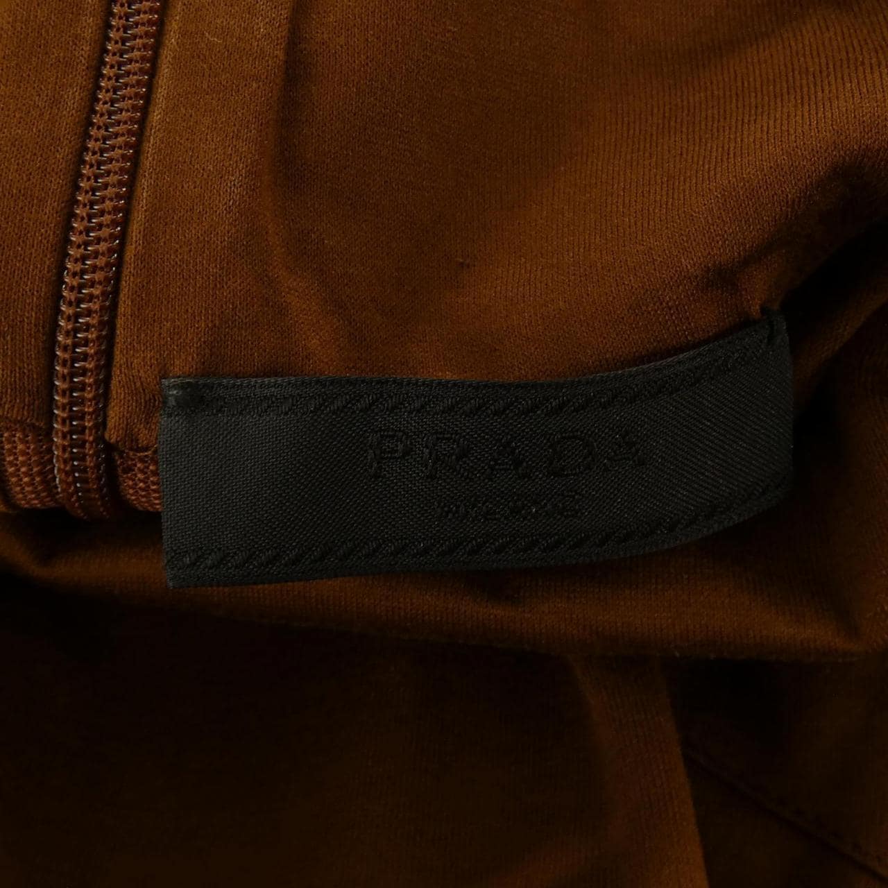 プラダ PRADA トップス