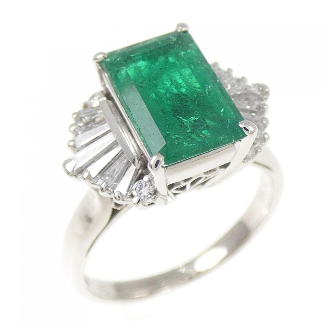 PT900 エメラルド リング 1.75CT