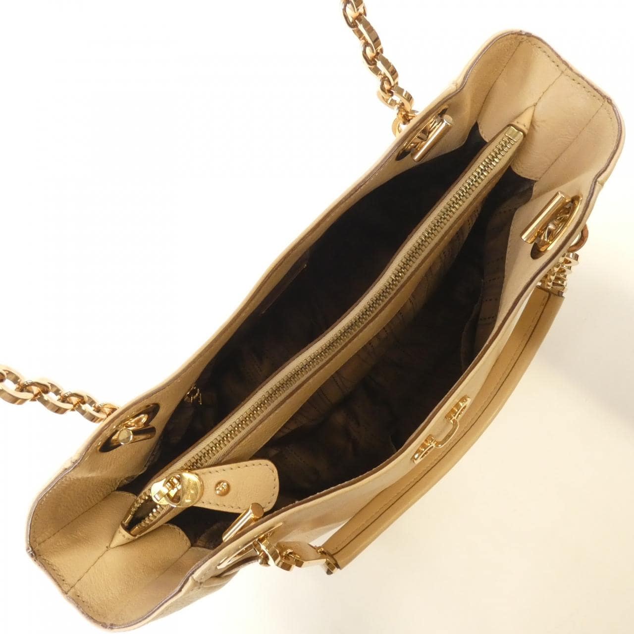 サルヴァトーレフェラガモ 21 B992 ショルダーバッグ