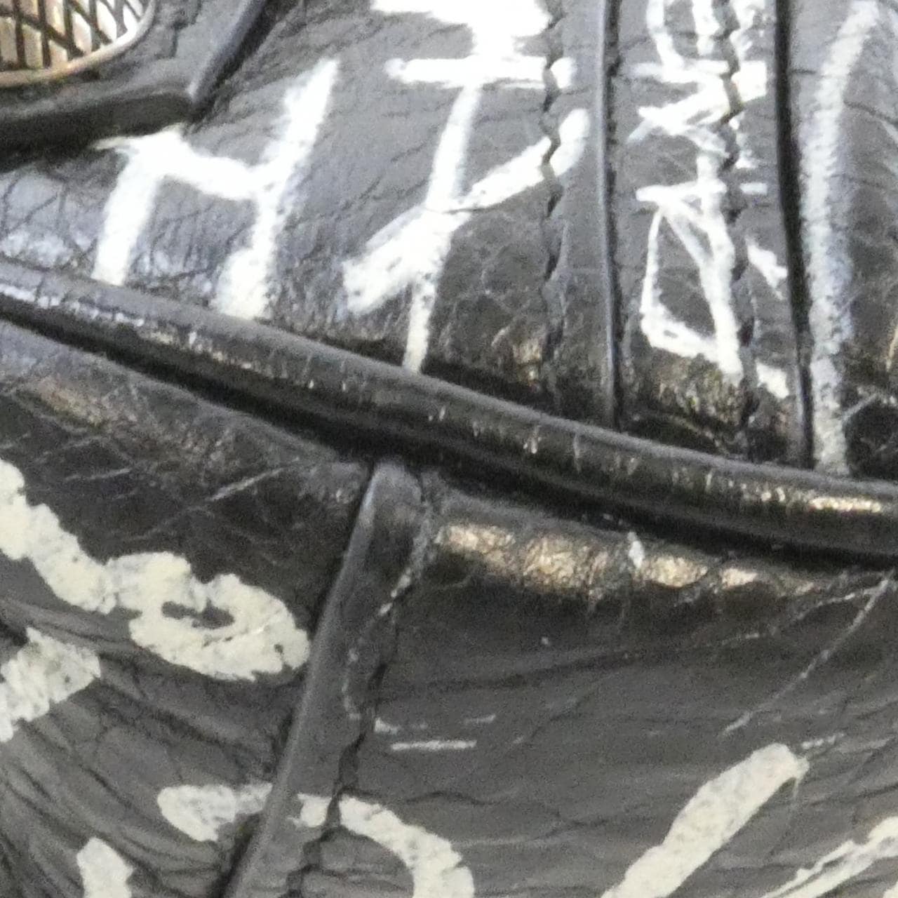 バレンシアガ LE CAGOLE GRAFFITI 671309 210G6 ショルダーバッグ