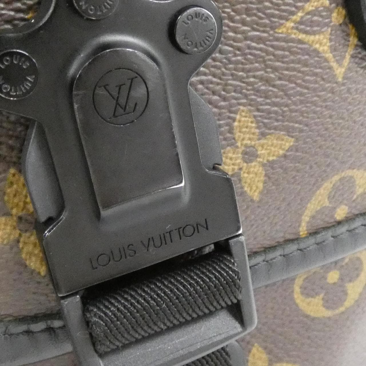 ルイヴィトン モノグラム マカサー LV トレイル メッセンジャー M46972 ショルダーバッグ
