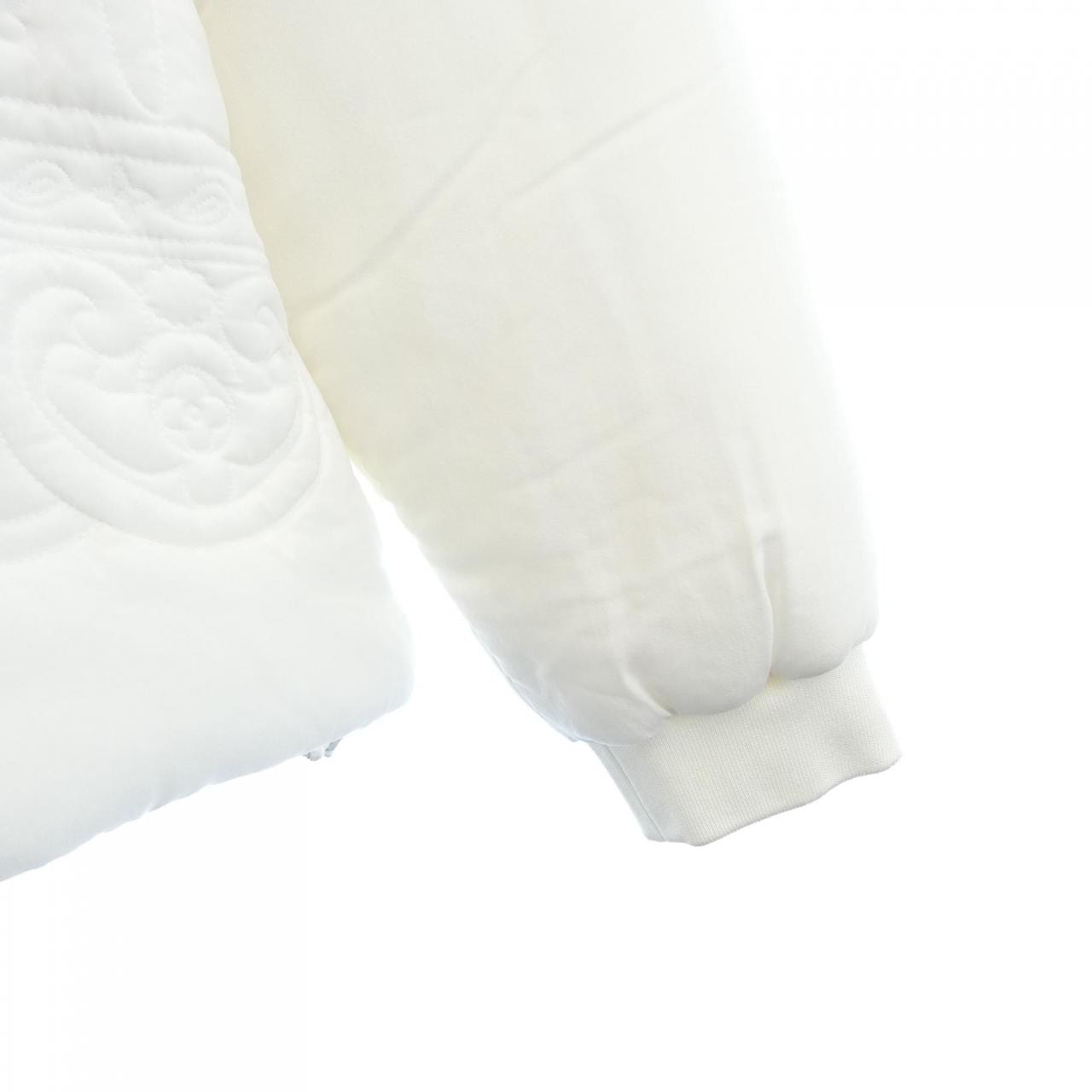 ルイヴィトン LOUIS VUITTON lvオーナメントパデッドvネックスウェット HNB65WOF3 トップス