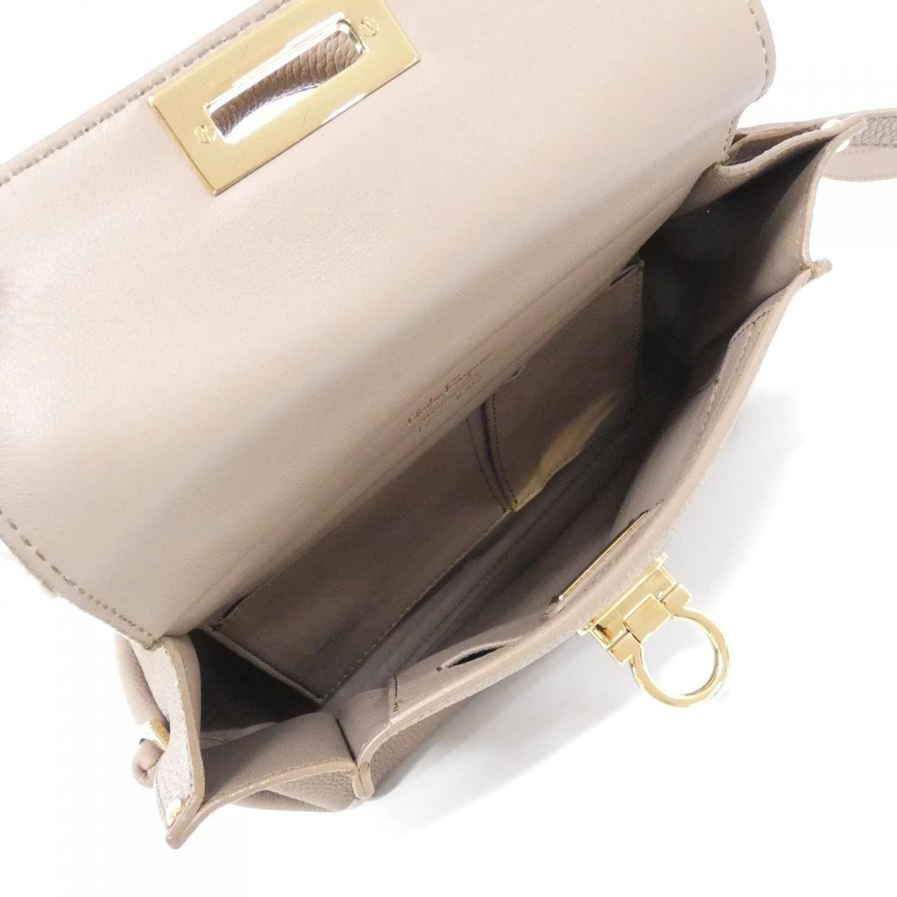 サルヴァトーレフェラガモ 21 D570 バッグ