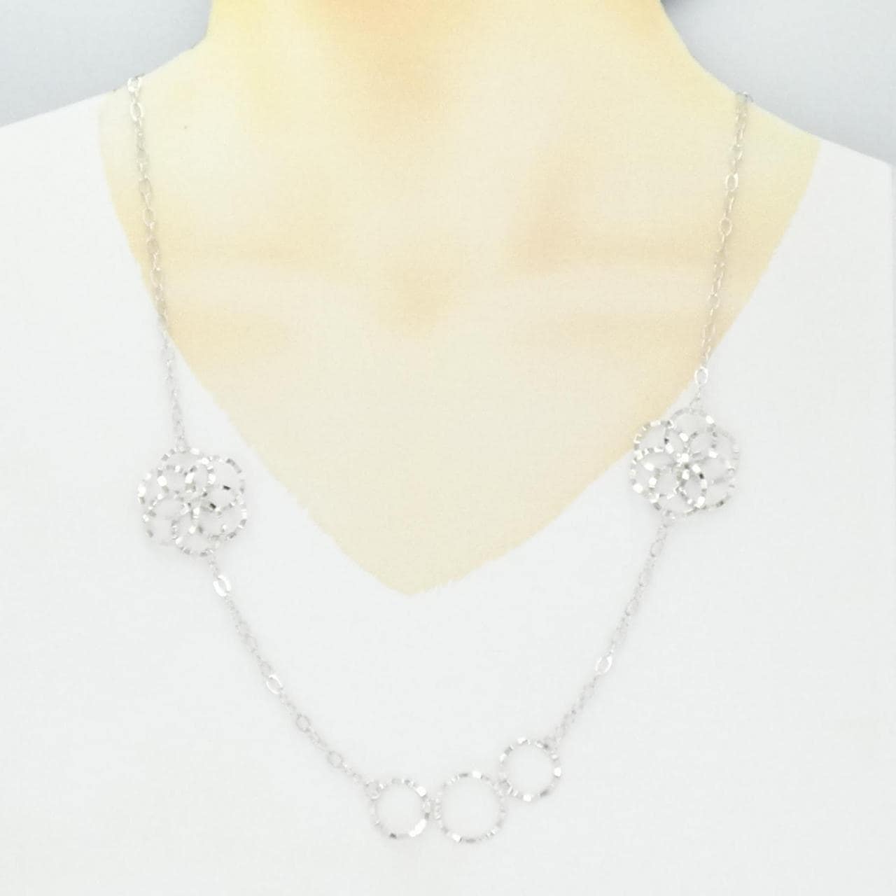 K18WG necklace