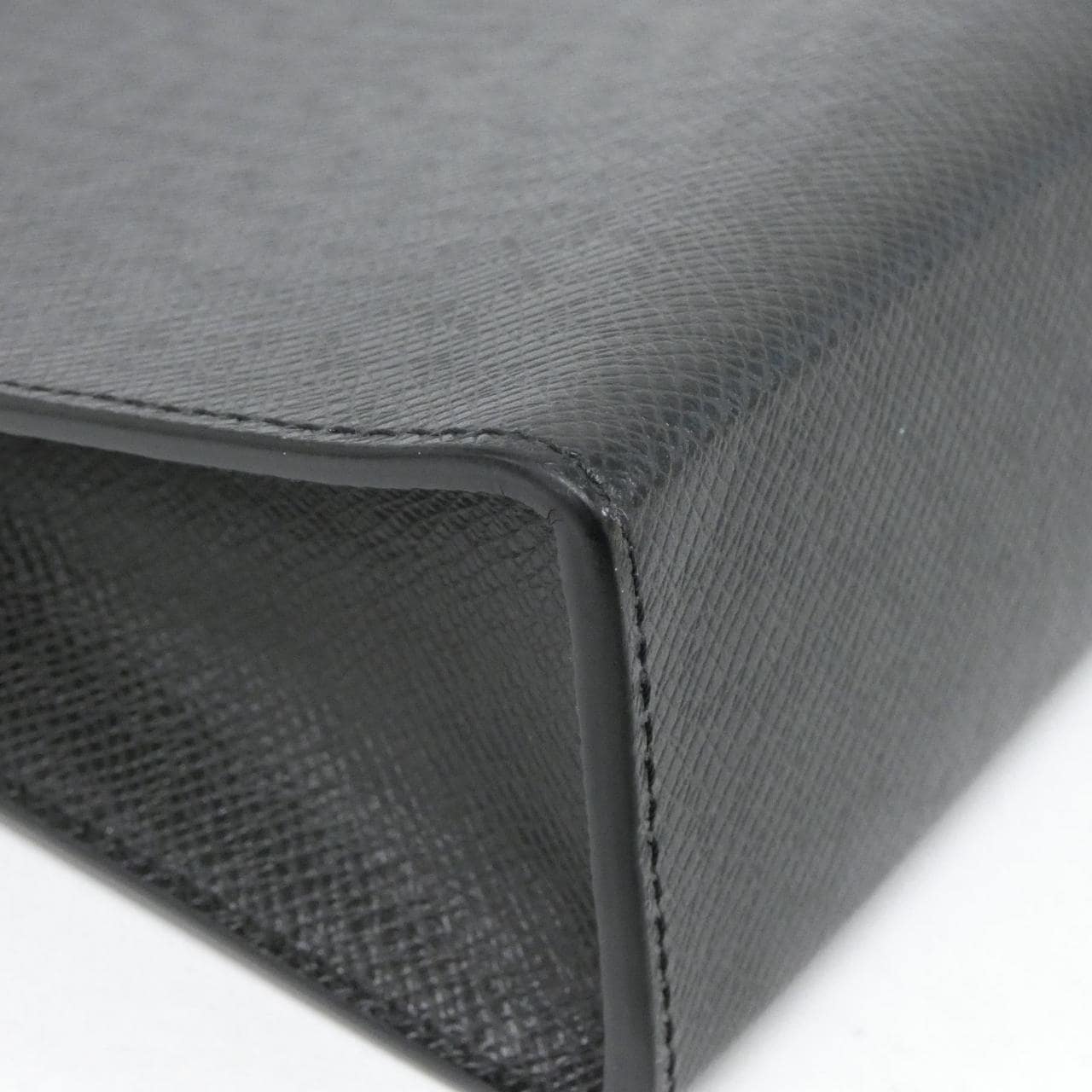 ルイヴィトン タイガ ポシェット ヴォワヤージュ MM M30547 バッグ