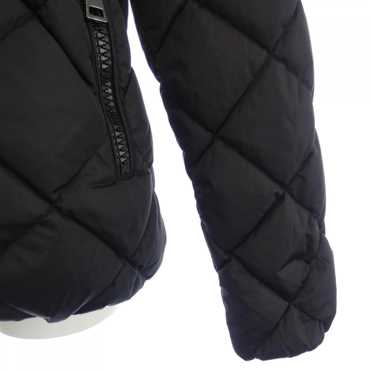 モンクレール MONCLER ダウンジャケット