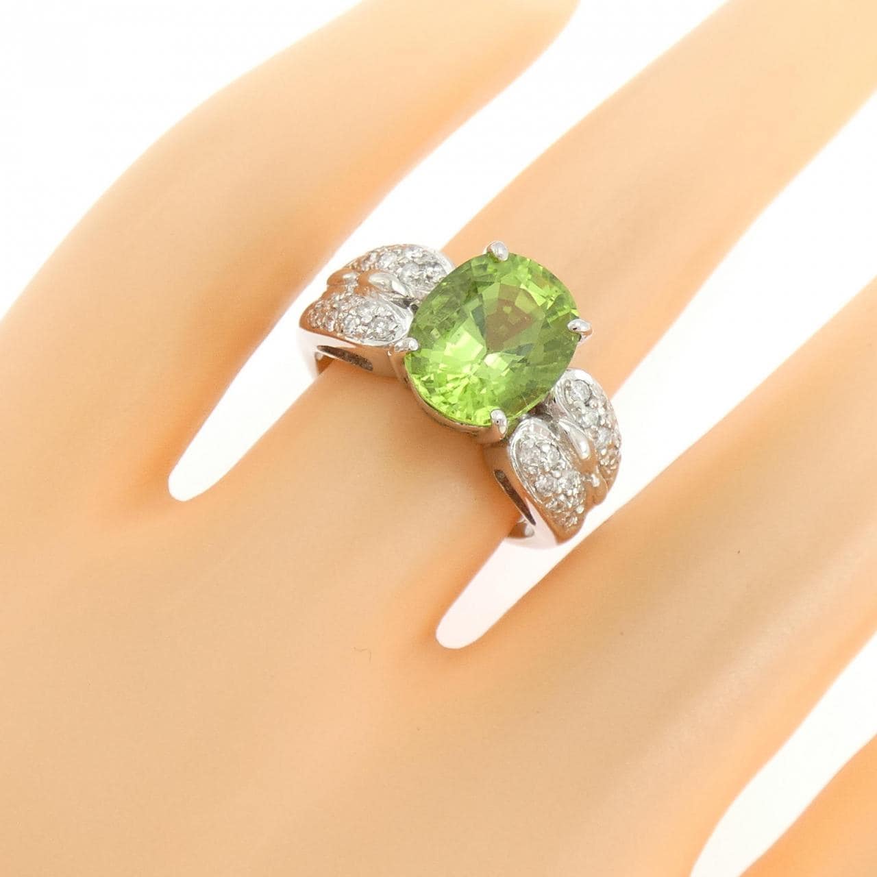 750WG ペリドット リング 3.65CT