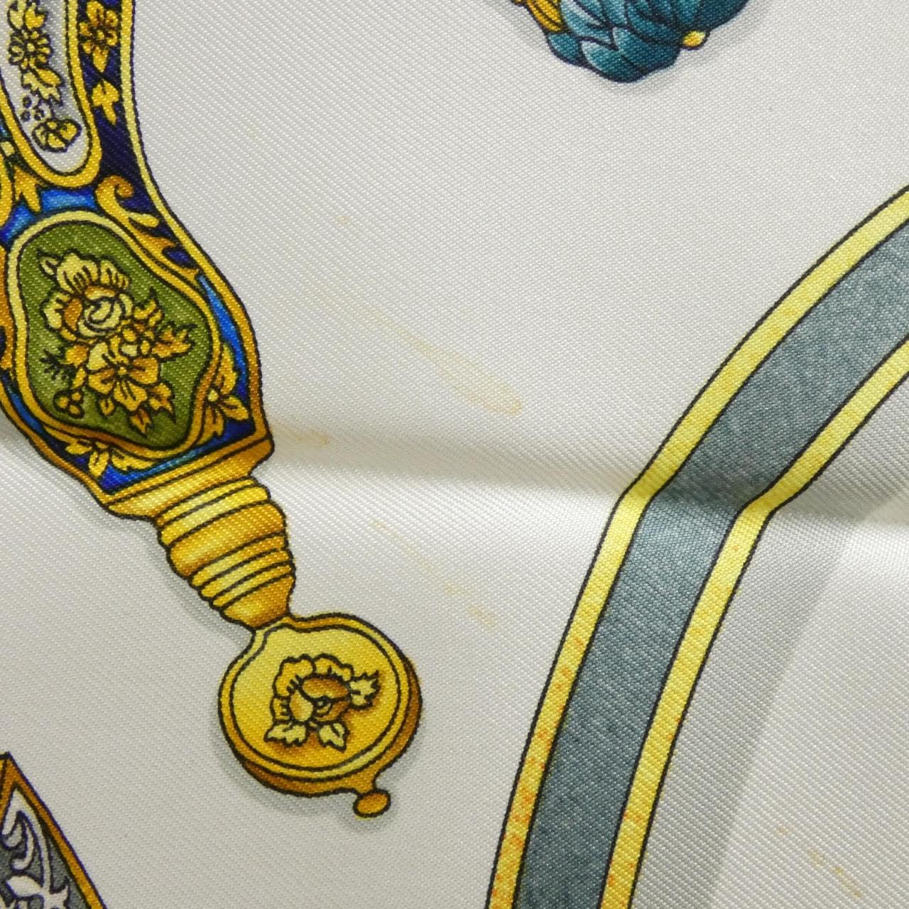 エルメス QU'IMPORTE LE FLACON カレ スカーフ