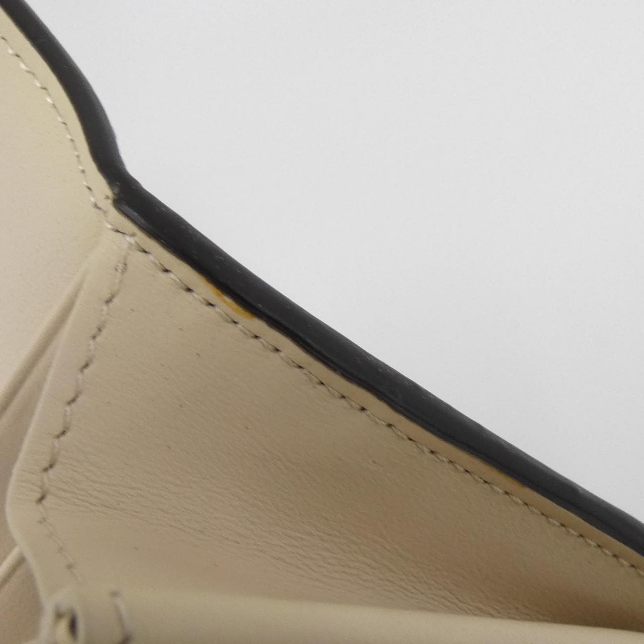 FENDI Peekaboo 8M0427 A91B 钱包