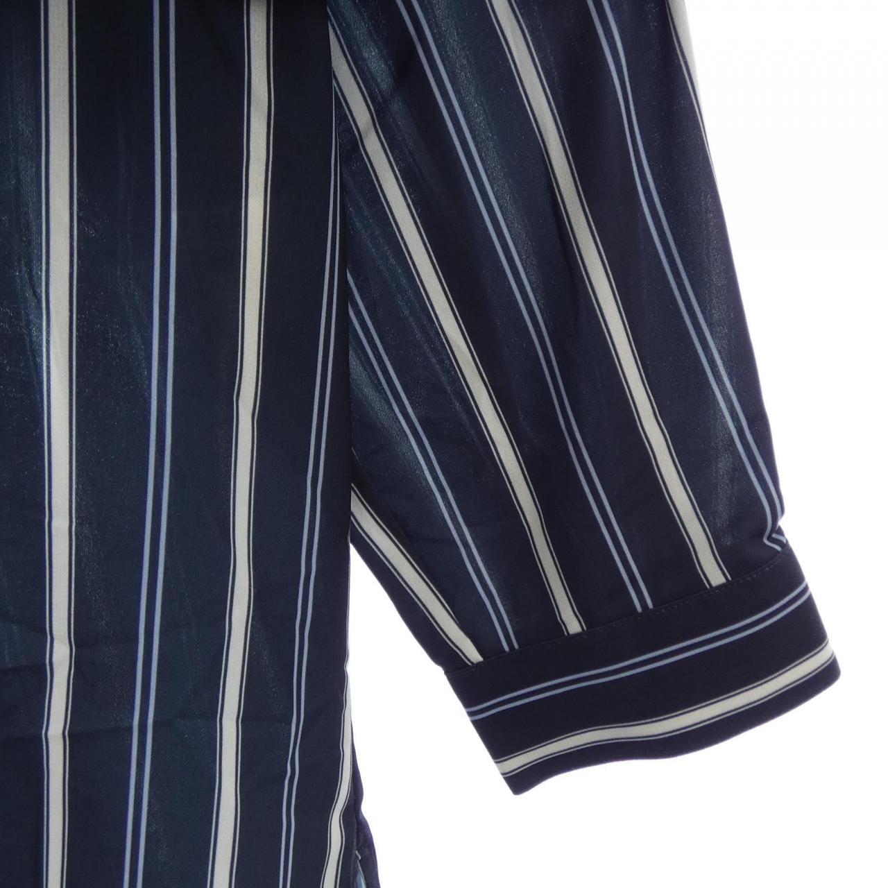 アクアスキュータム Aquascutum トップス