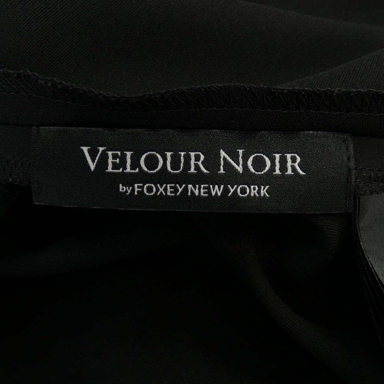 ベロアノワールbyフォクシー VELOUR NOIR by FOXEY　N.Y トップス