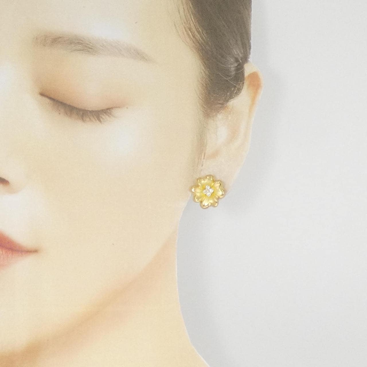 K18YG flower Diamond earrings