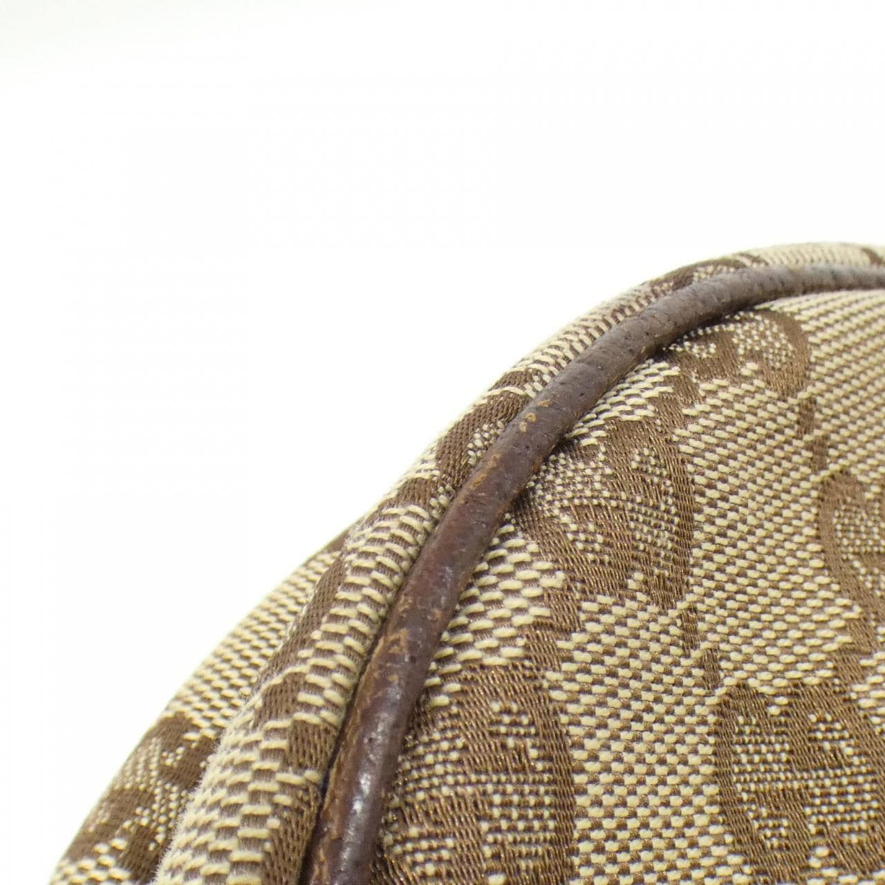 Gucci 122790 FTASR单肩包