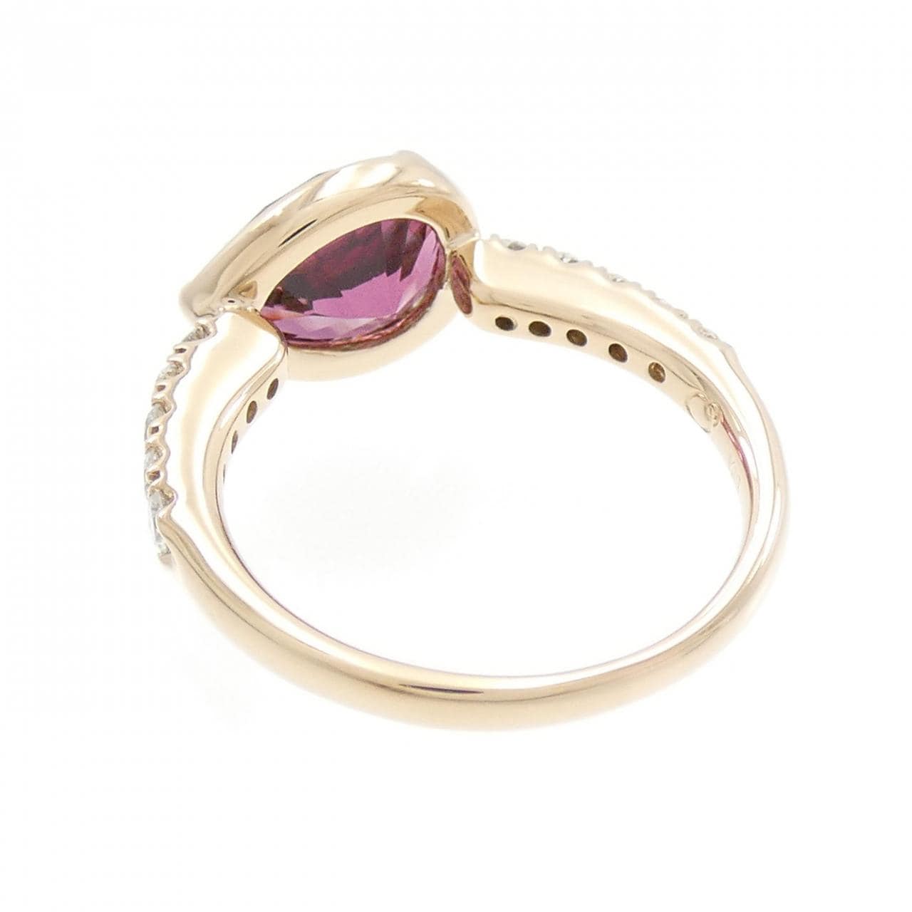 Veretta Ottava Garnet ring