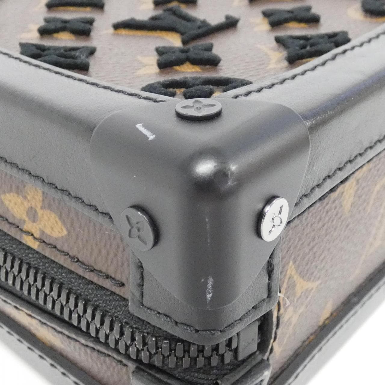 ルイヴィトン モノグラム タフタージュ ヴァーティカル ソフトトランク M45044 ショルダーバッグ