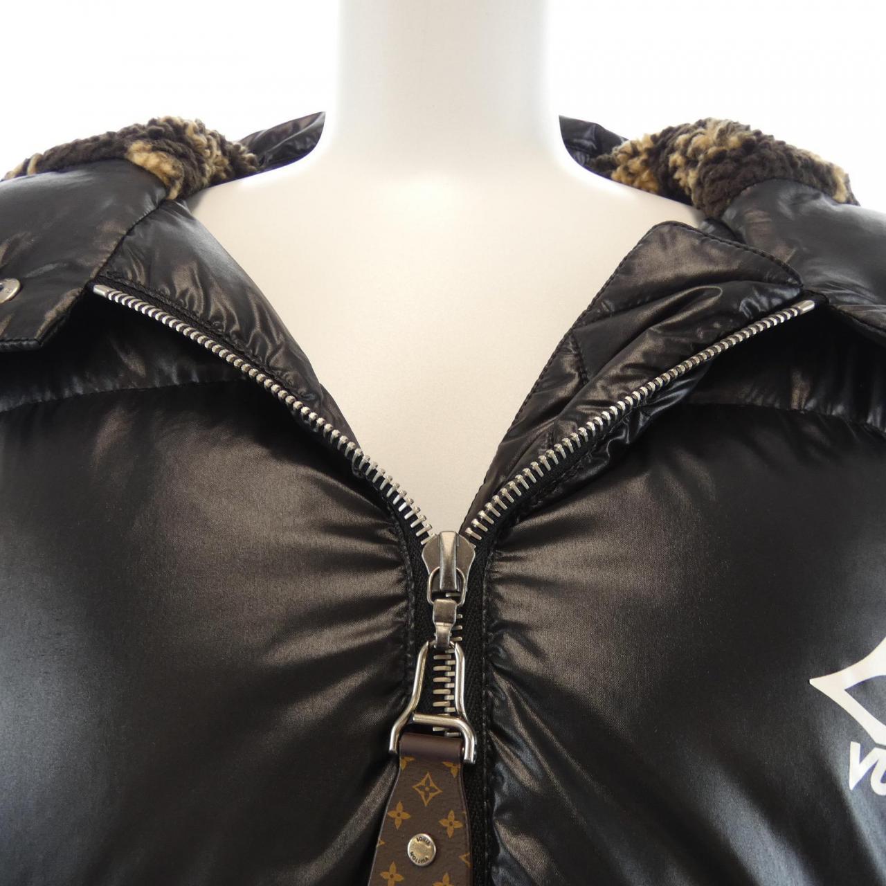 ルイヴィトン LOUIS VUITTON グロッシースリーブレス FMOW32H32 ダウンベスト
