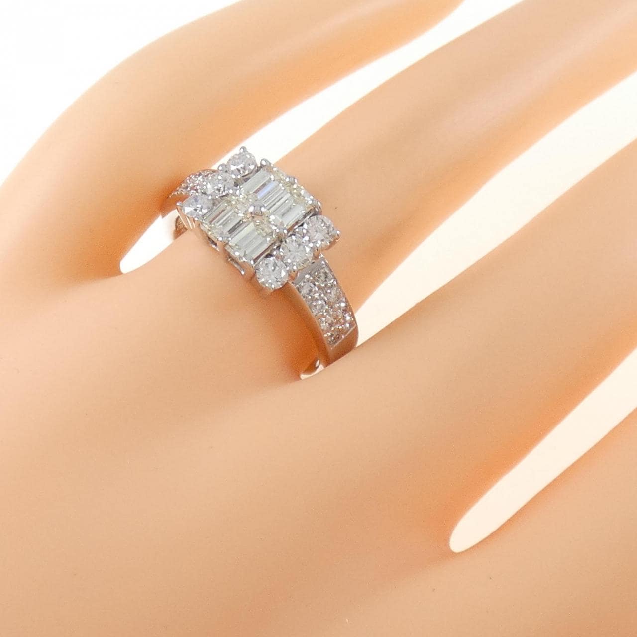 750WG ダイヤモンド リング 0.65CT