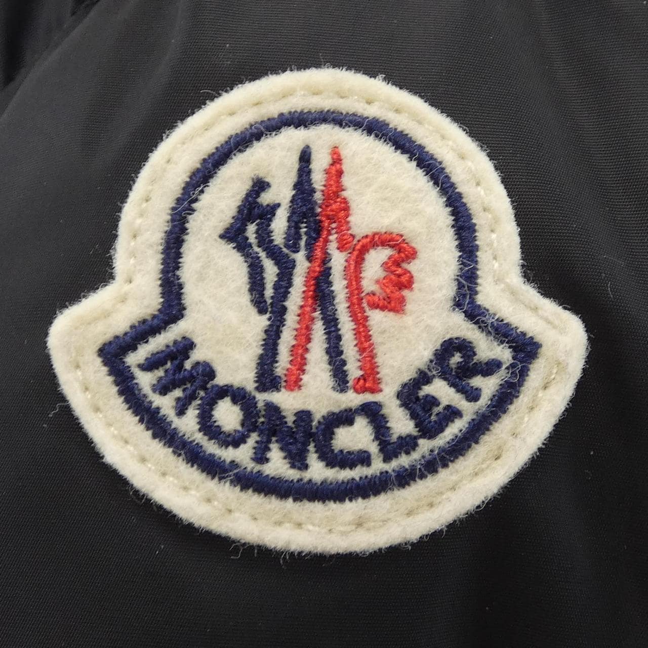 モンクレール MONCLER AVOCE ダウンジャケット