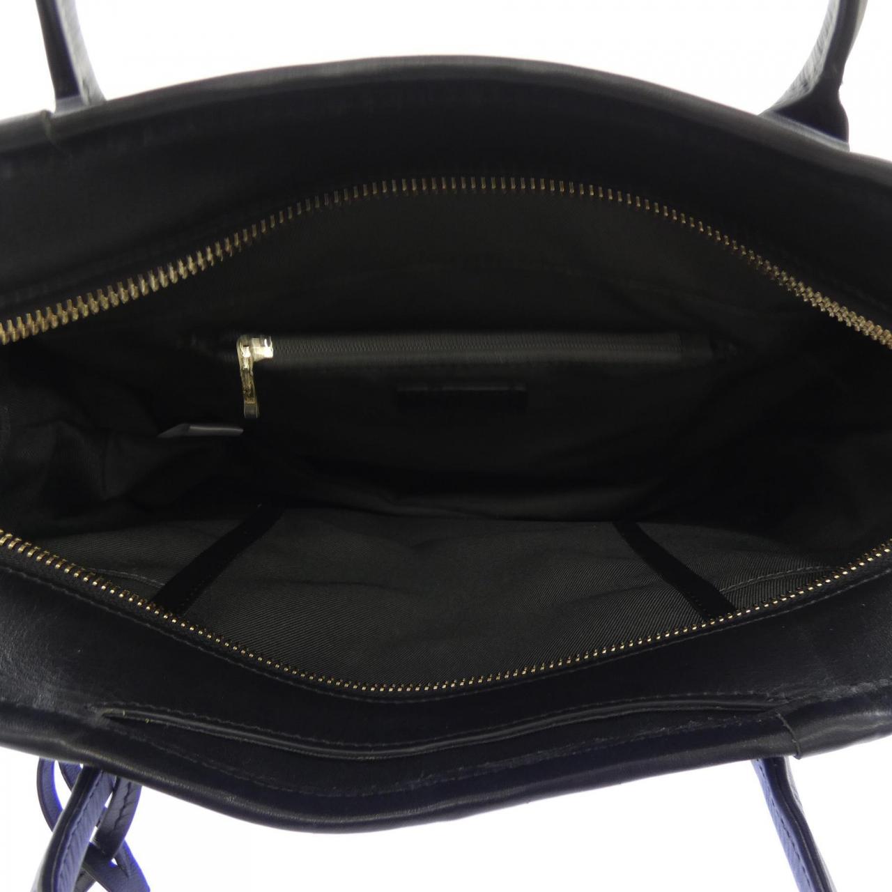 Hoaw. BAG