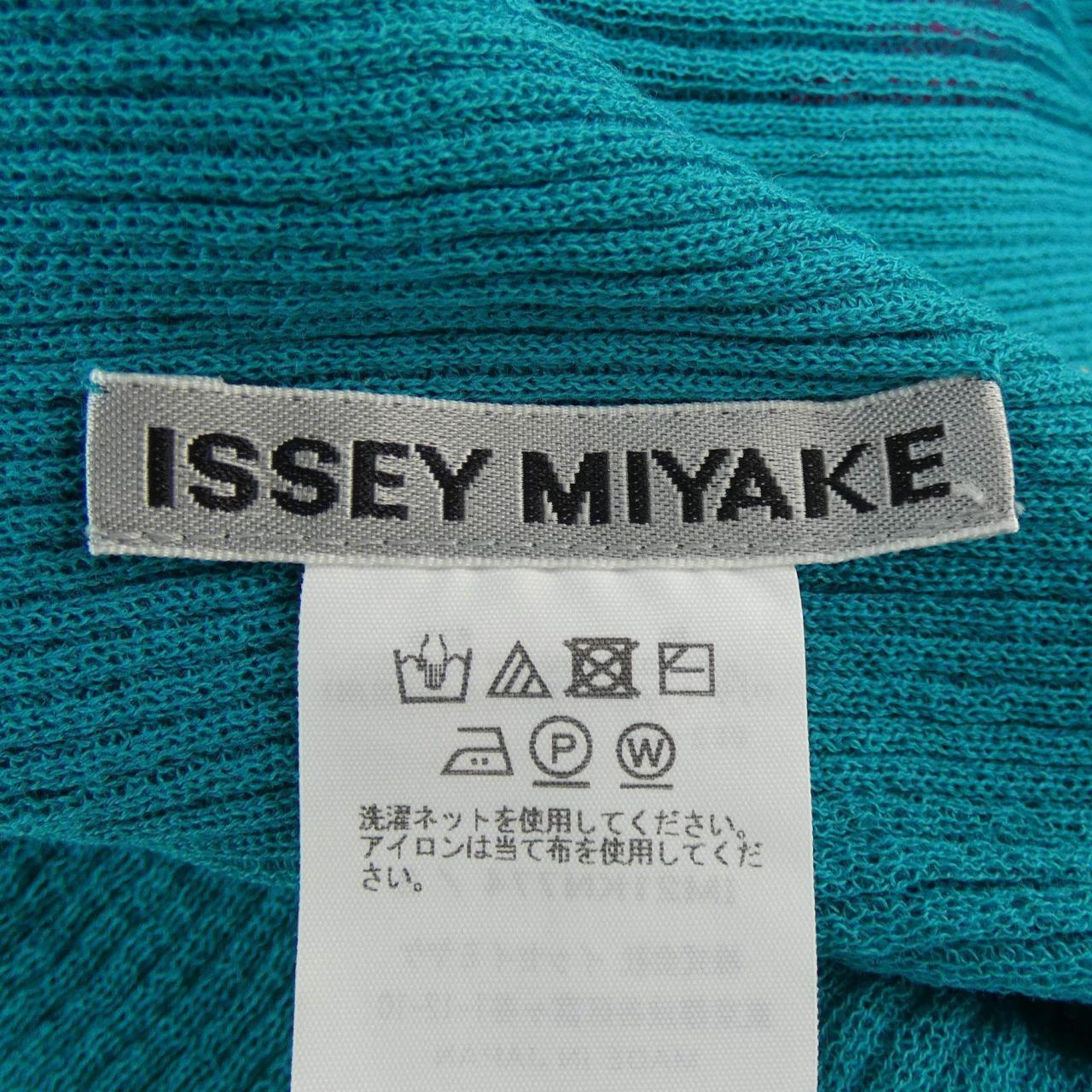 イッセイミヤケ ISSEY MIYAKE ニット