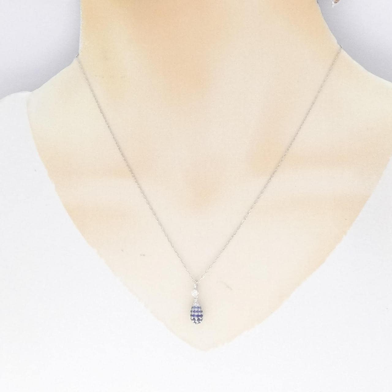 750WG/K18WG Sapphire Necklace 0.64CT