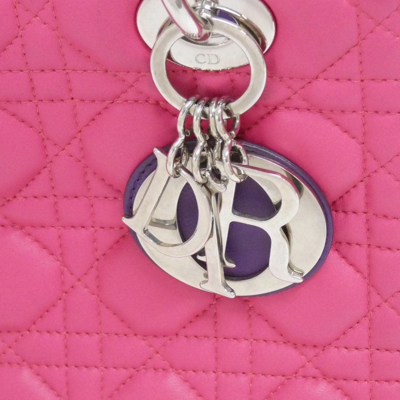 クリスチャンディオール レディ ディオール ミディアム M0550PTRI バッグ