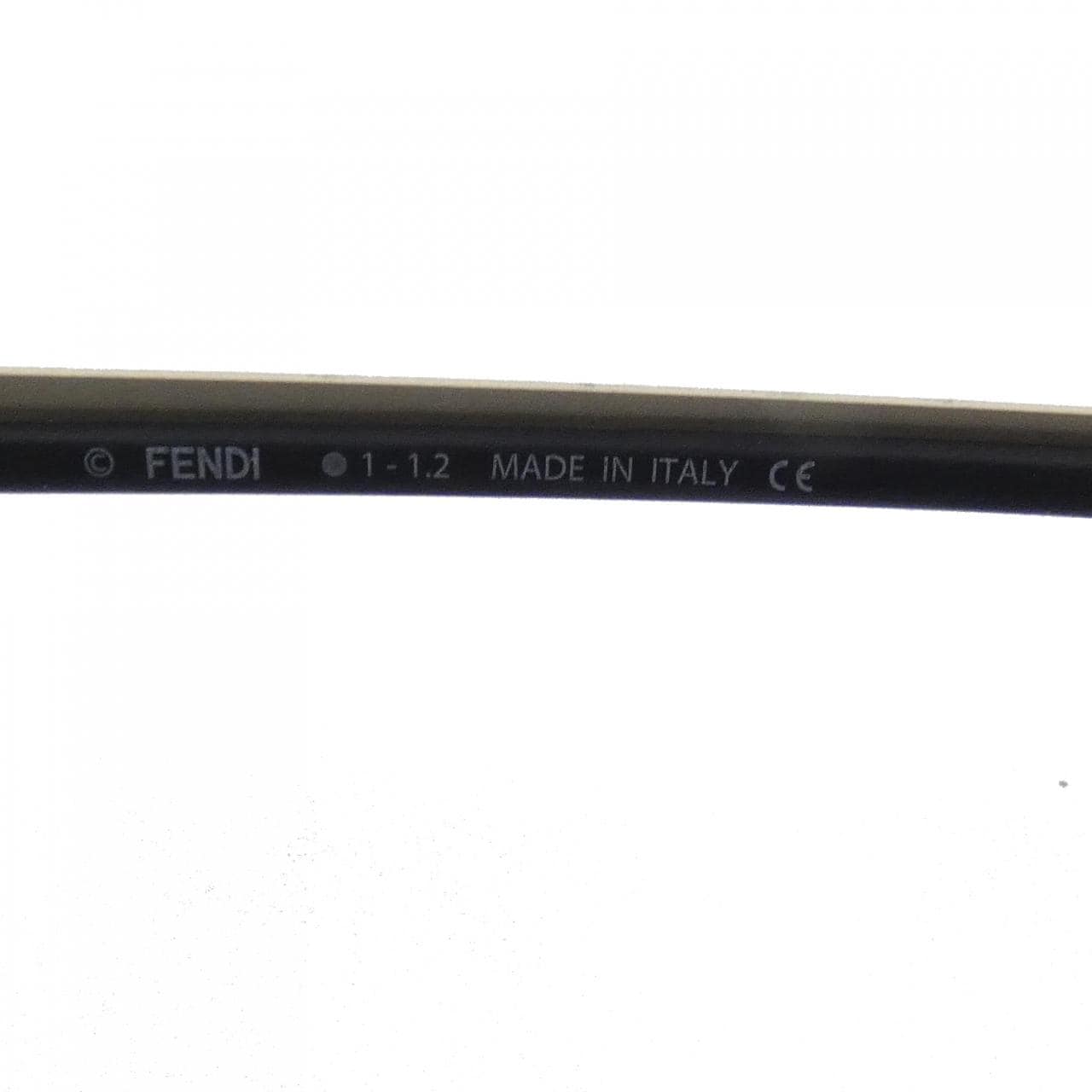 フェンディ FE40040U サングラス