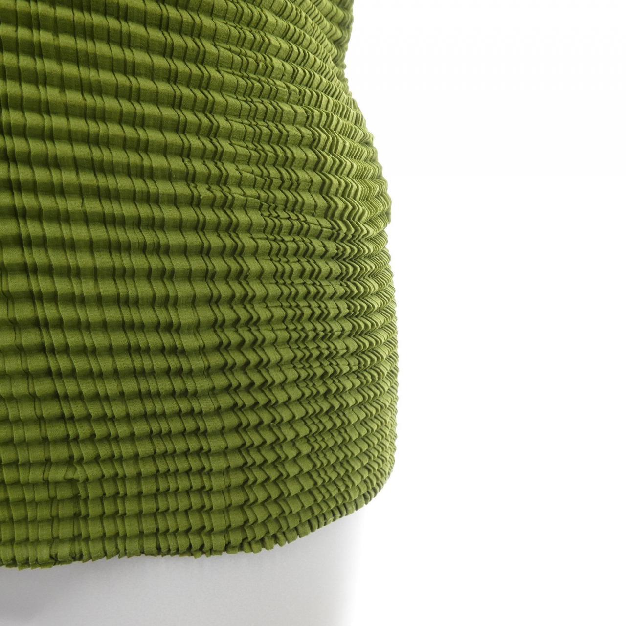 イッセイミヤケ ISSEY MIYAKE トップス