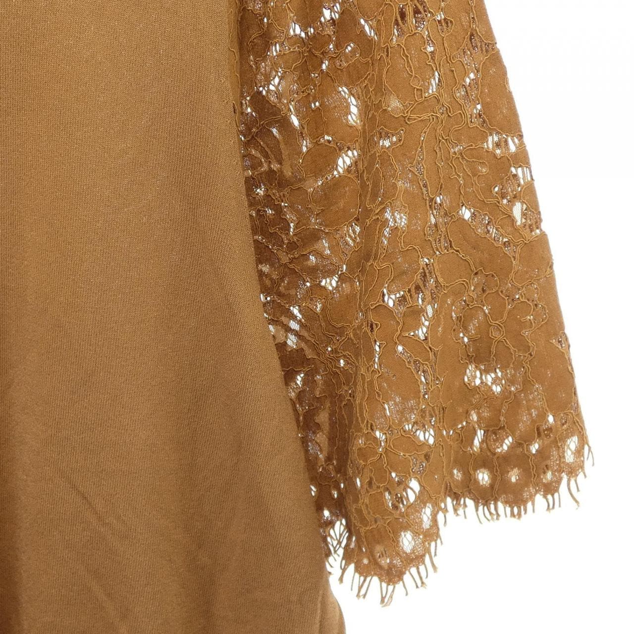 ティアラ TIARA トップス