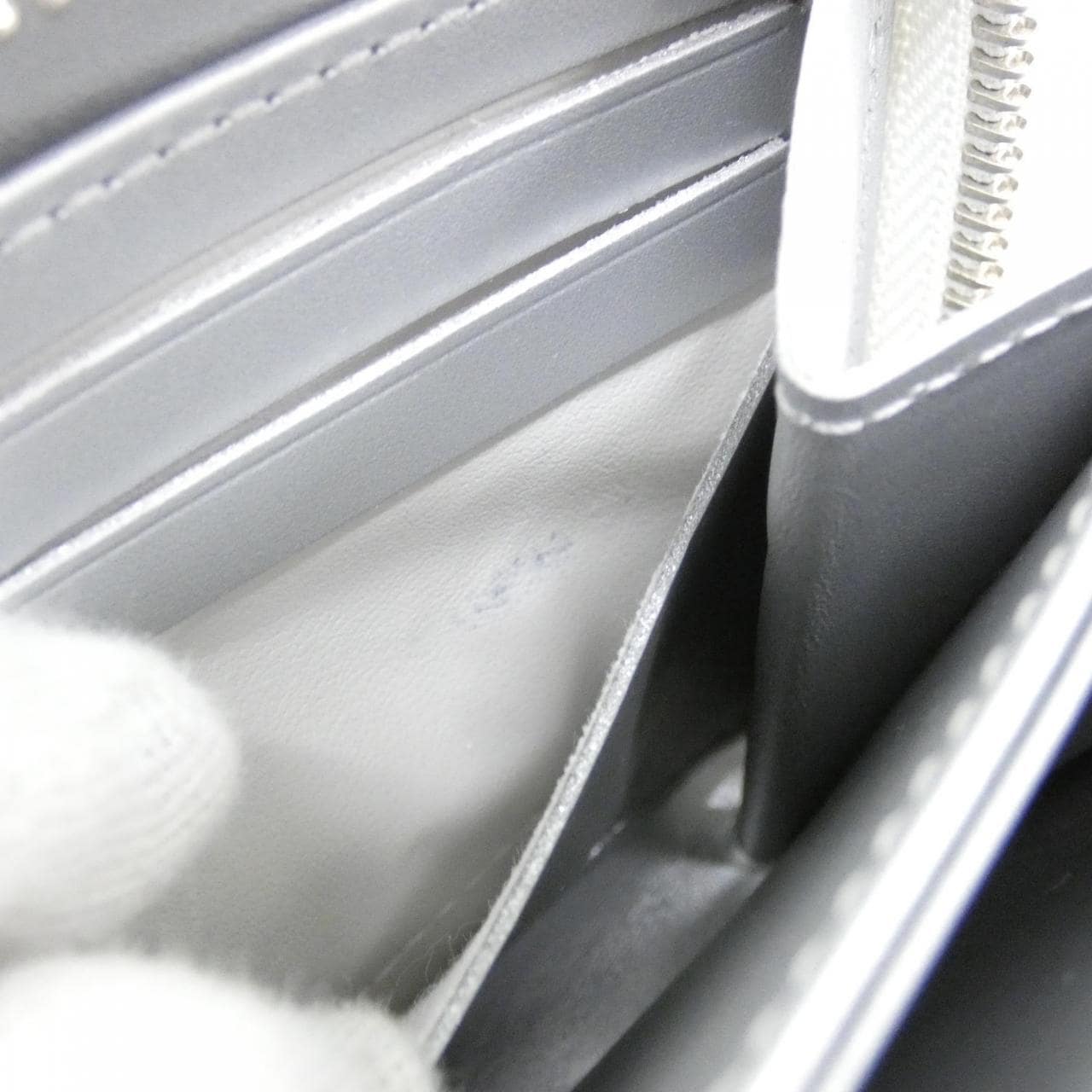 ルイヴィトン モノグラム ミロワール(LVスノー) ジッピー ウォレット M83543 財布