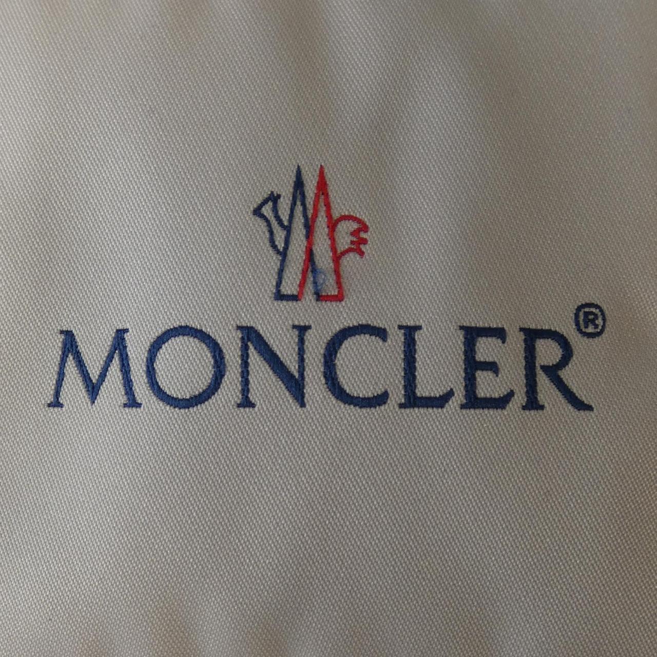 モンクレール MONCLER ダウンジャケット