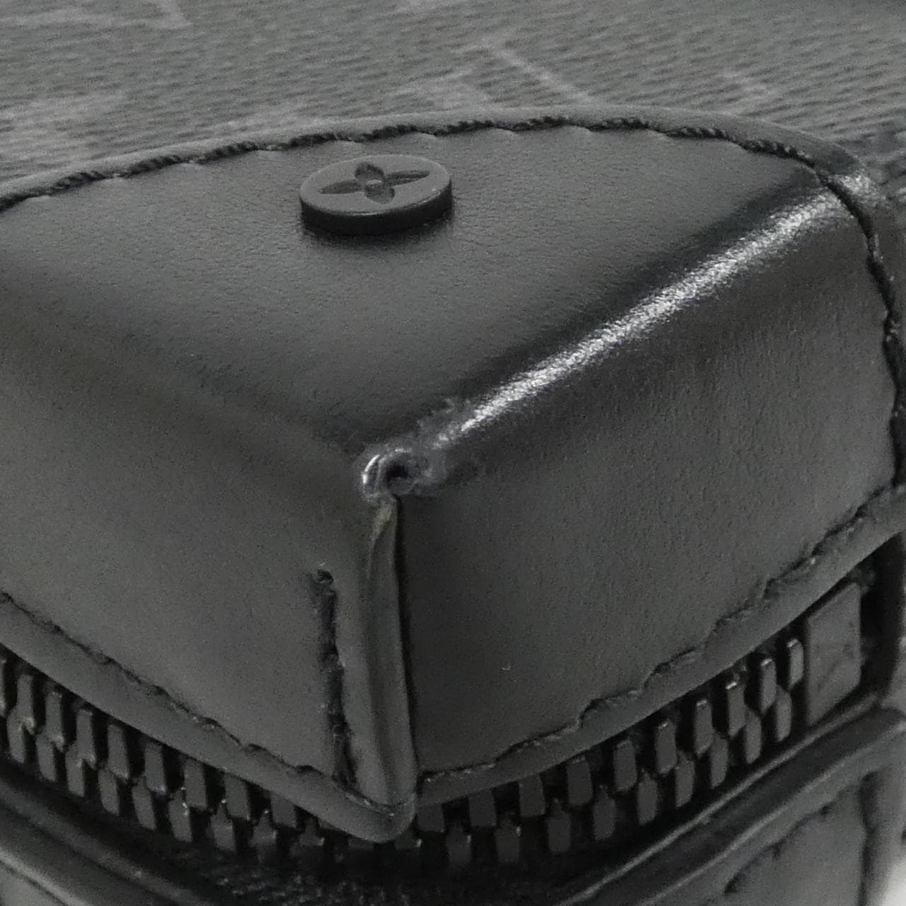 ルイヴィトン モノグラム エクリプス ソフトトランク ウォレット M69838 ショルダーバッグ