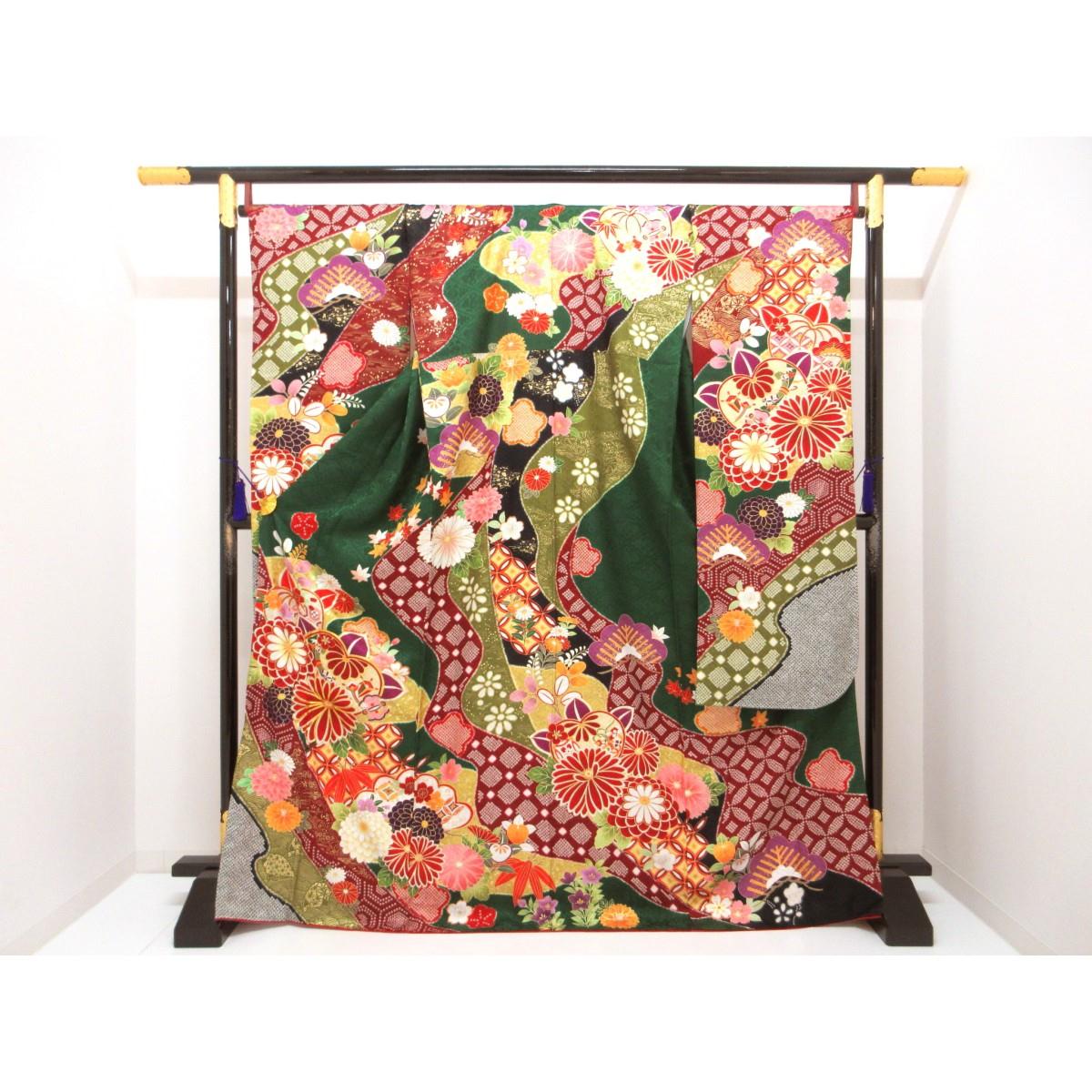 振袖　友禅金彩加工　刺繍入り　身幅Ｌ寸