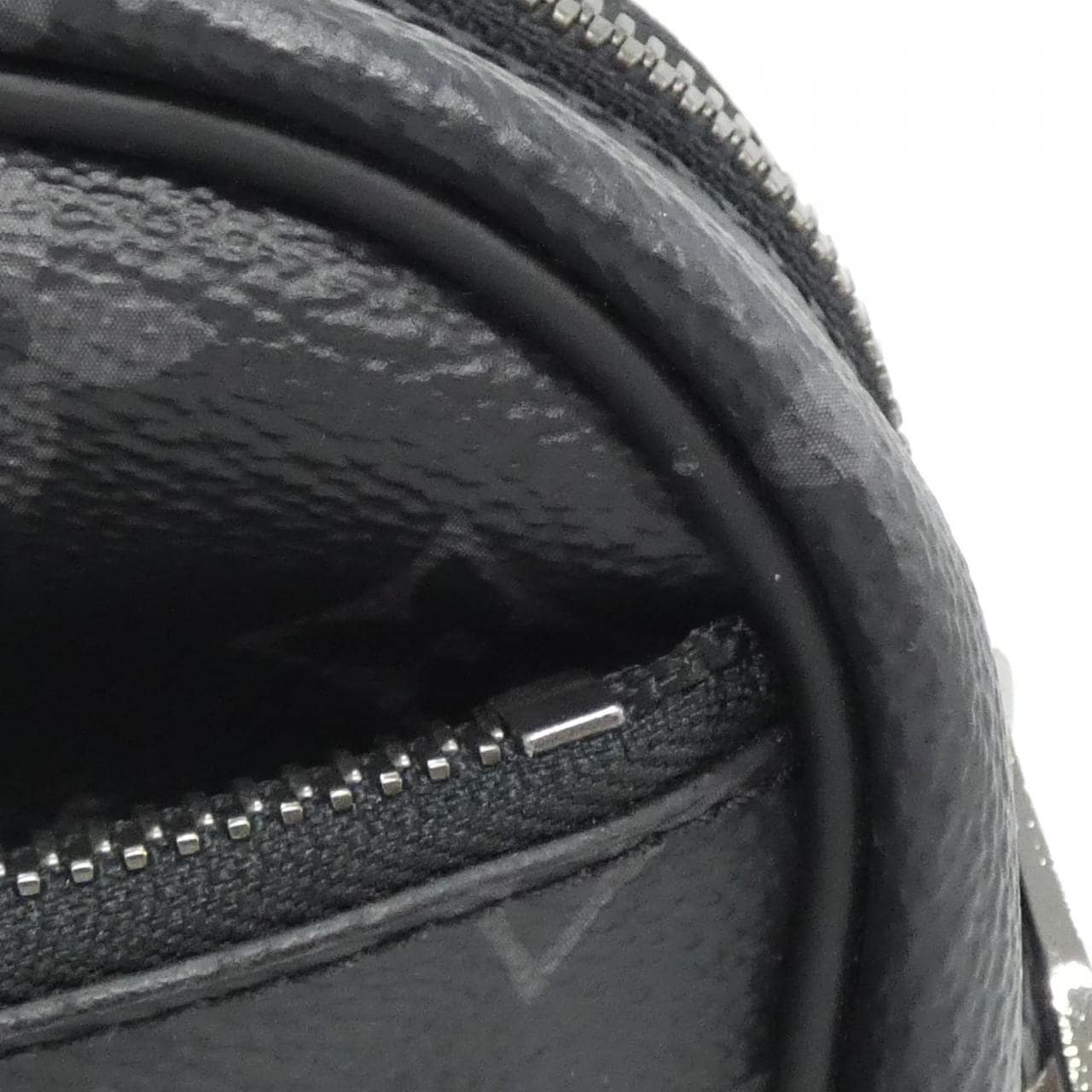 ルイヴィトン モノグラム エクリプス バムバッグ M42906 ショルダーバッグ