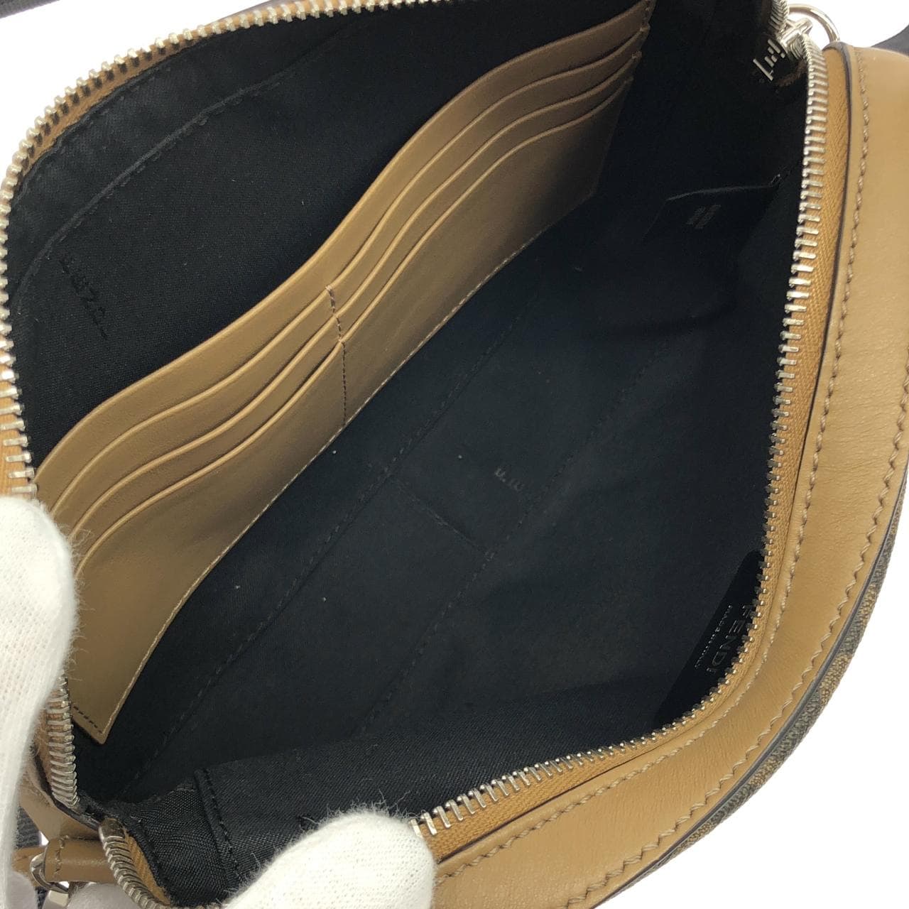 フェンディ カメラ ケース 7M0286 AJF8 ショルダーバッグ