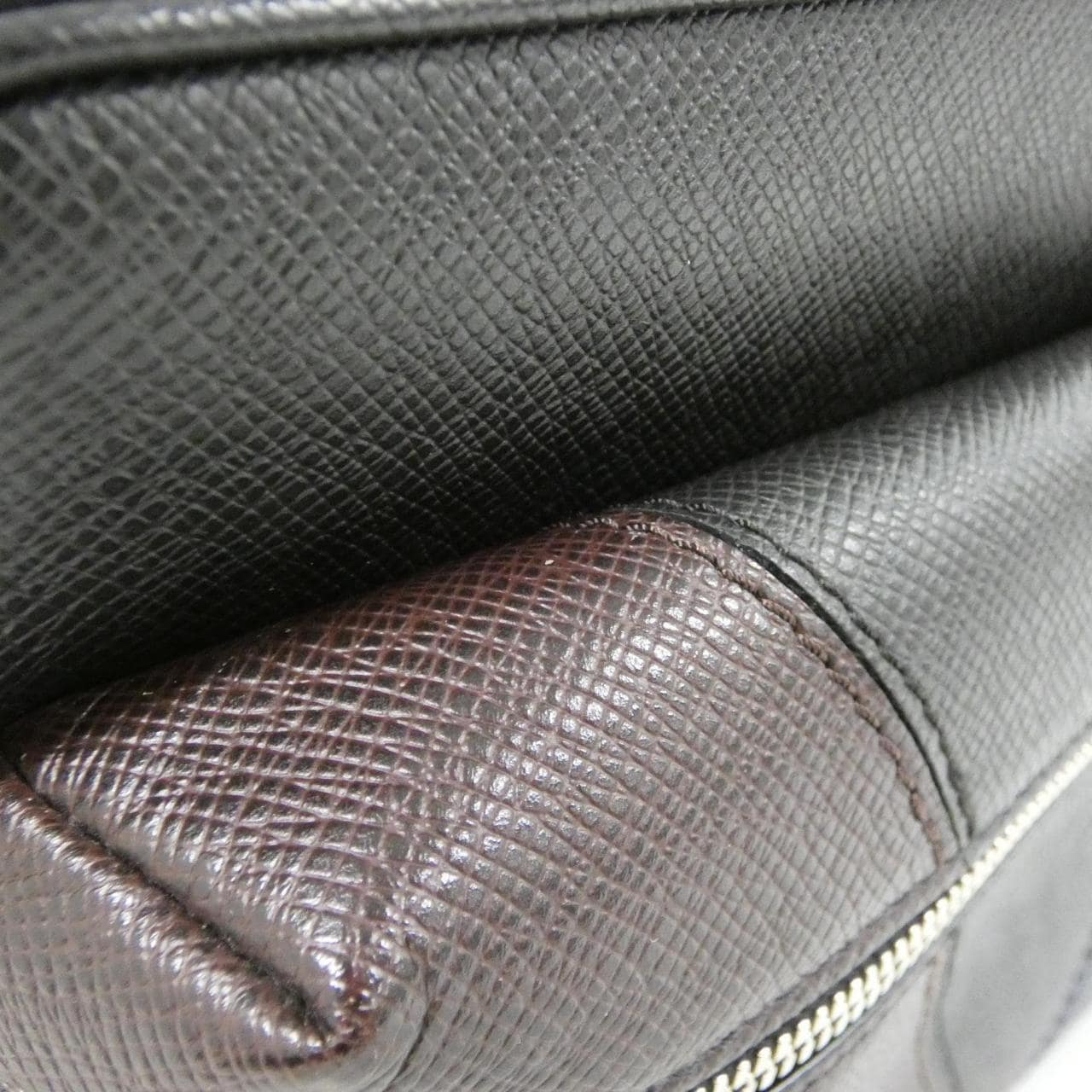 ルイヴィトン タイガ(Vパターン) アウトドア メッセンジャー PM M30703 ショルダーバッグ