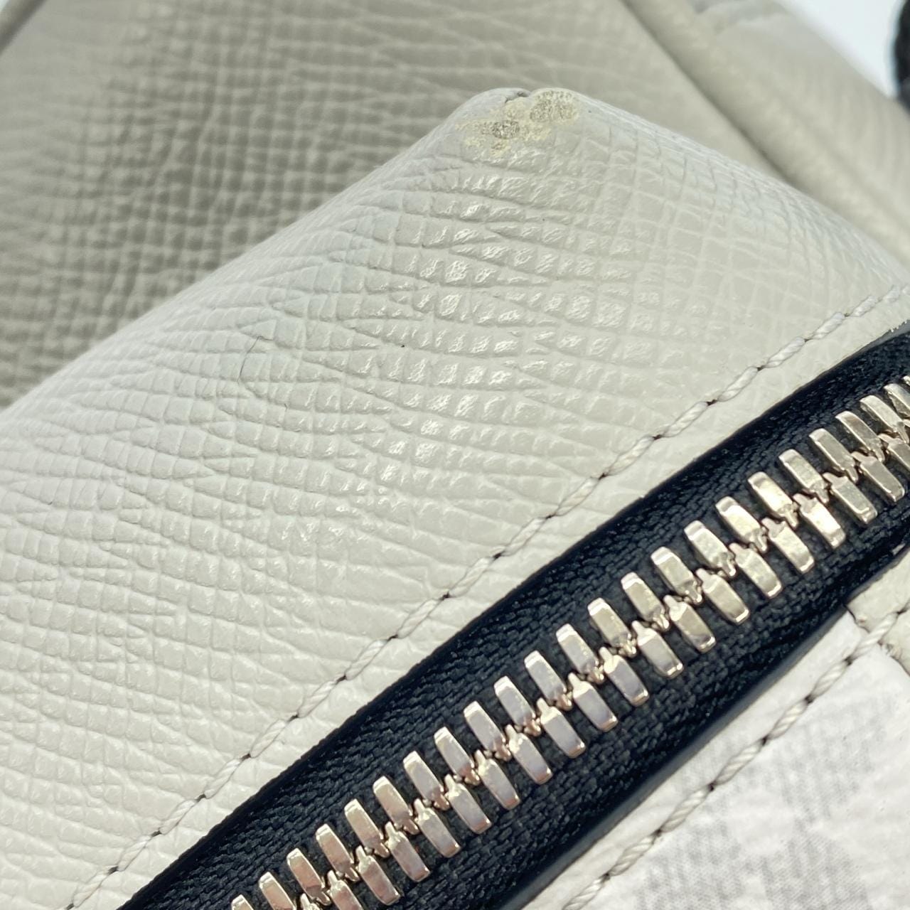 ルイヴィトン タイガ ラマ アウトドア メッセンジャー PM M30243 ショルダーバッグ