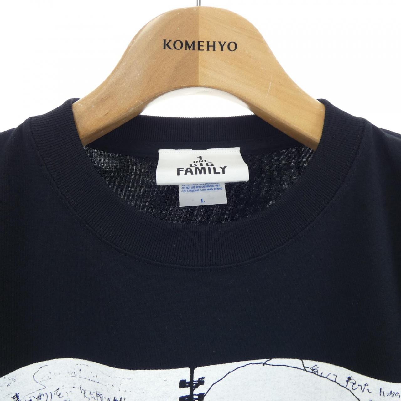 ONE BIG FAMILY Tシャツ