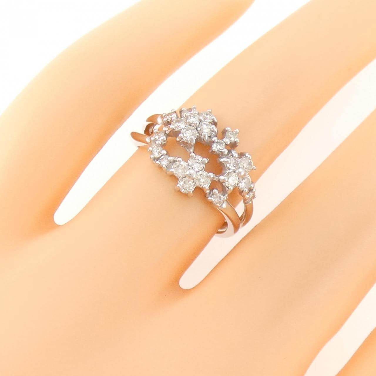 K18WG Flower Diamond Ring 0.56CT