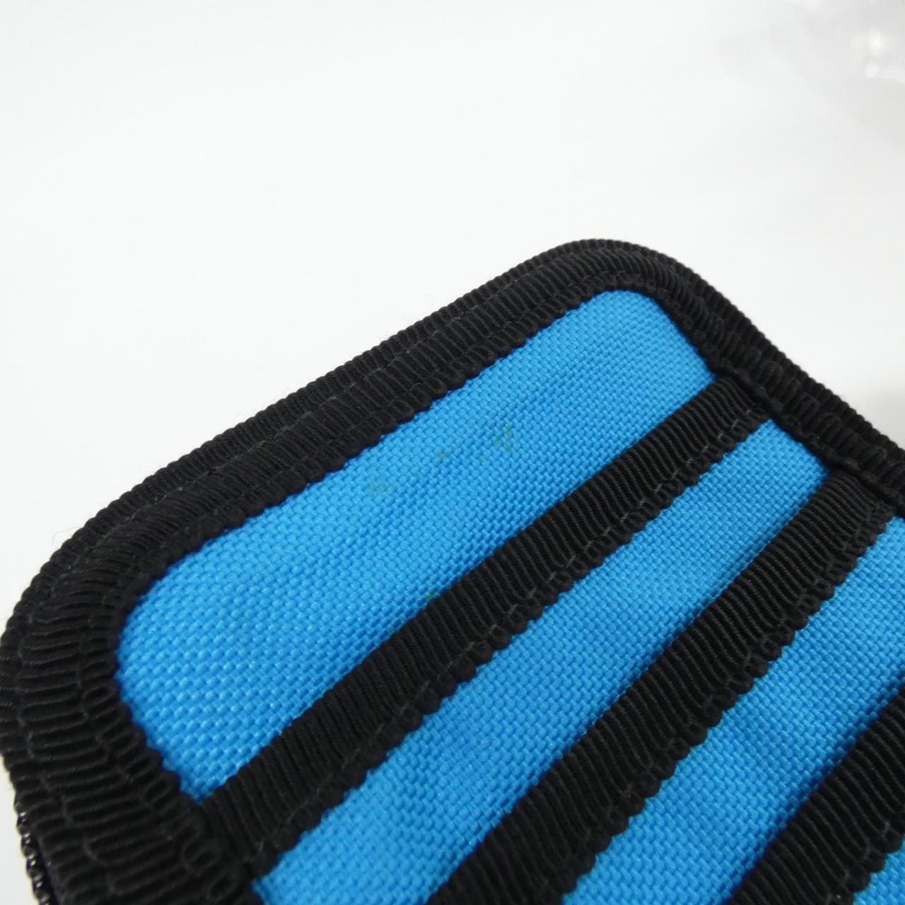 バレンシアガ エクスプローラー アーム フォン ホルダー 655947 2JMM7 フォンケース