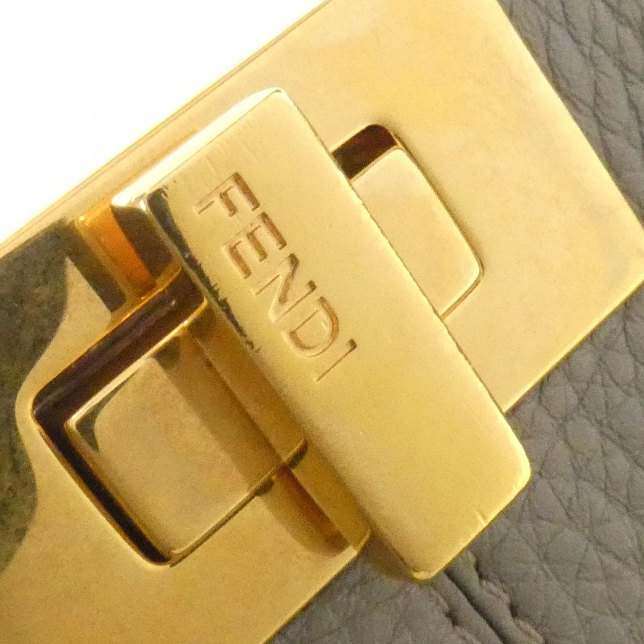 フェンディ セレリア ピーカブー エックスライト レギュラー 8BN310 SFR バッグ