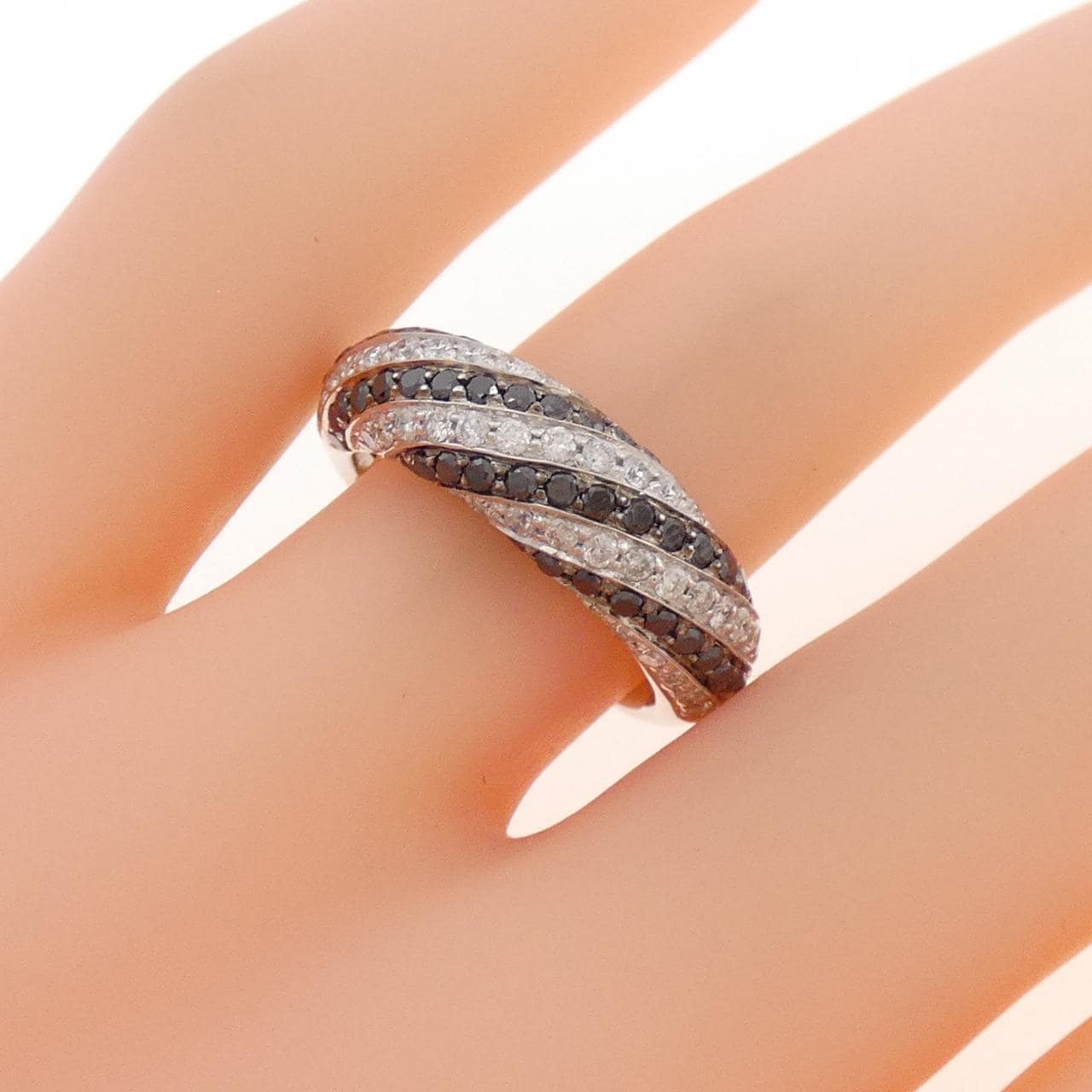 K18WG/K18BG Diamond ring 1.10CT