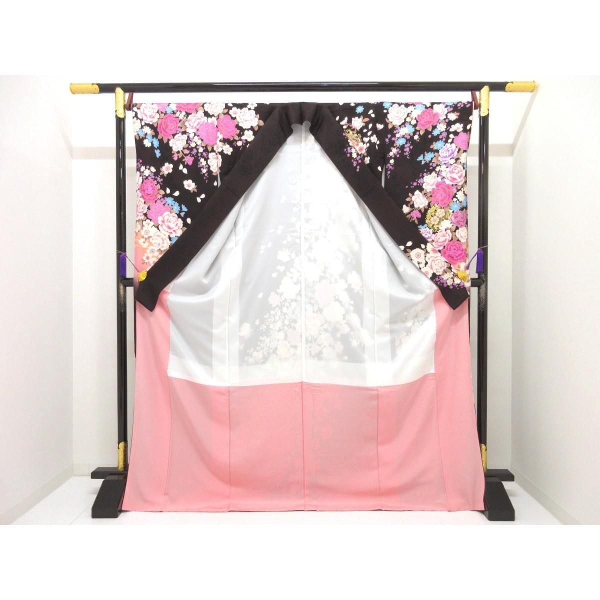 振袖　友禅金彩加工　刺繍入りボカシ染　ラインストーン入